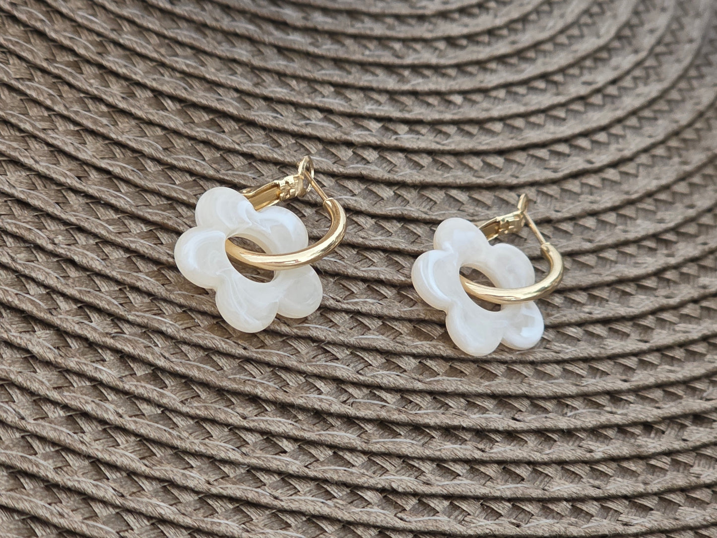 Notre Collection de Bijoux - Boucle d'Oreille Fleur Ivoire