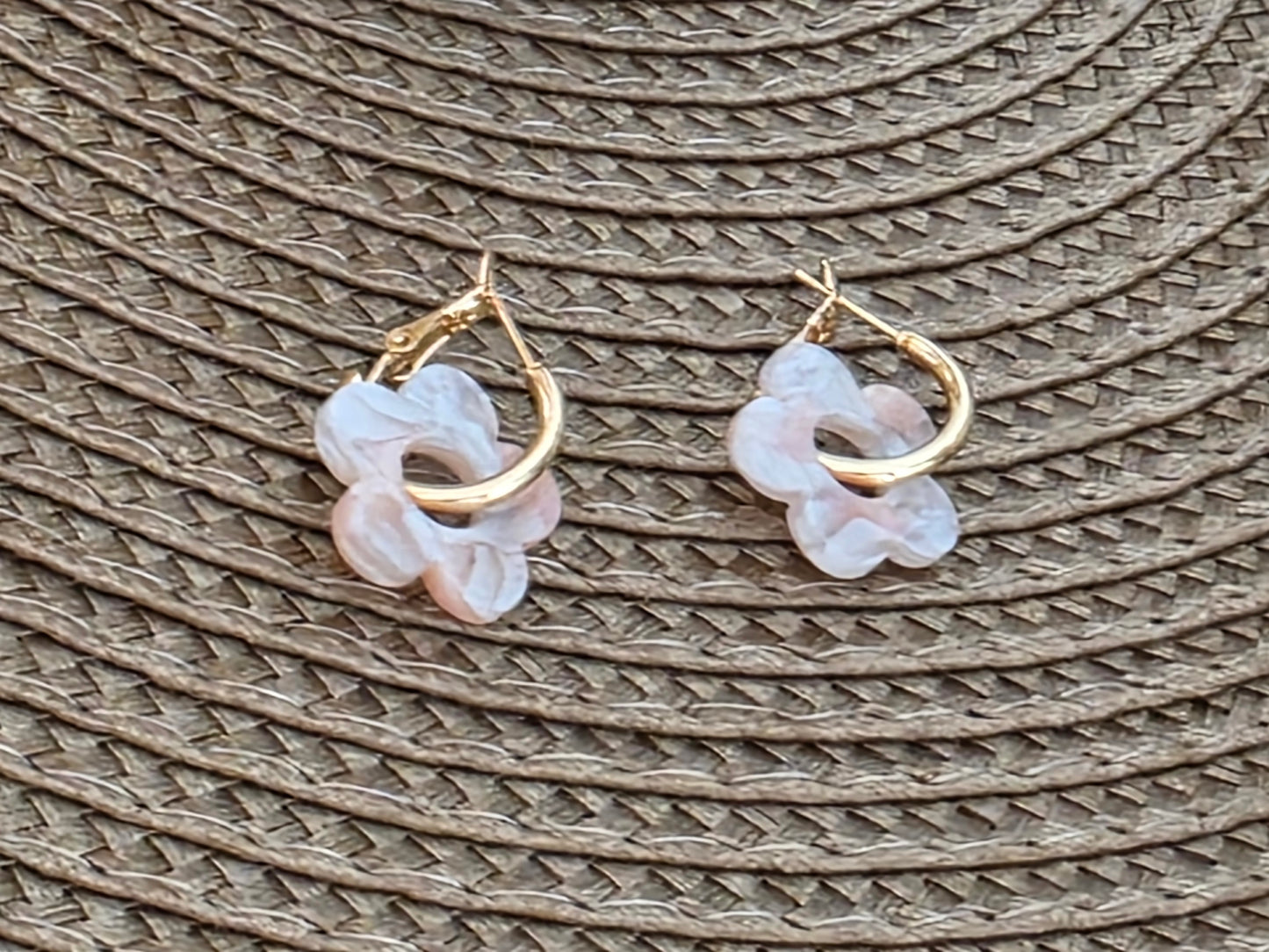 Notre Collection de Bijoux - Boucle d'Oreille Fleur Blanc Rose