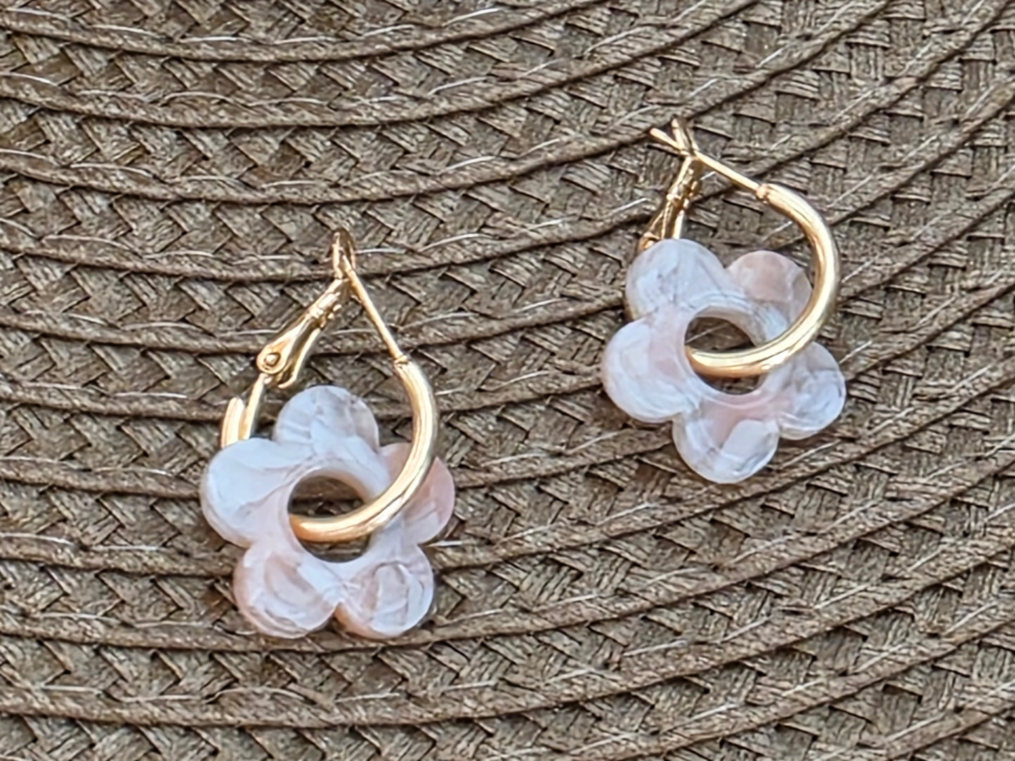 Notre Collection de Bijoux - Boucle d'Oreille Fleur Blanc Rose
