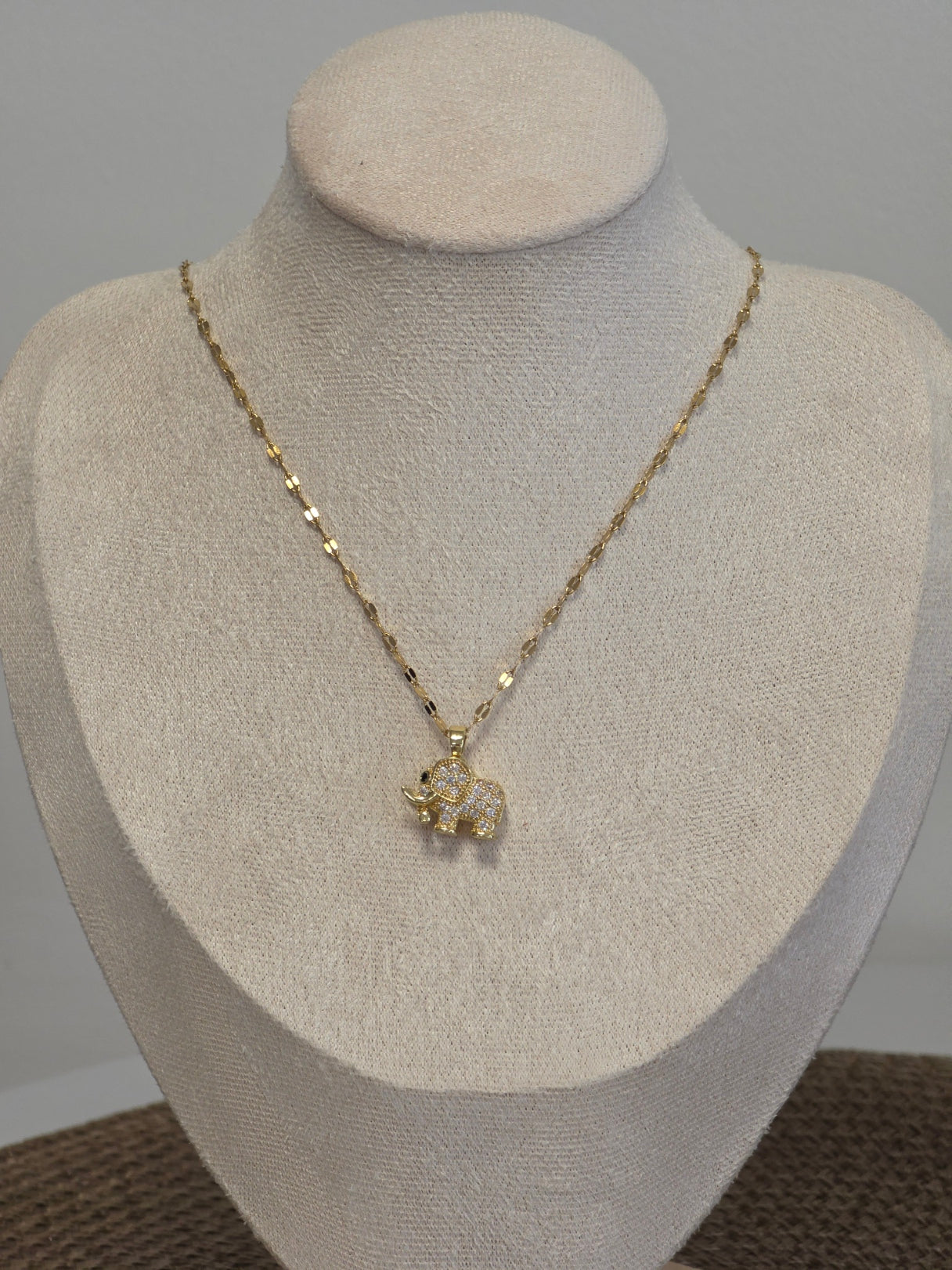 Notre Collection de Bijoux - Pendentif Eléphant à Strass