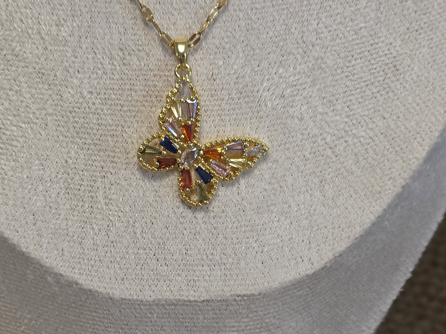 Notre Collection de Bijoux - Pendentif Papillon à Strass Coloré