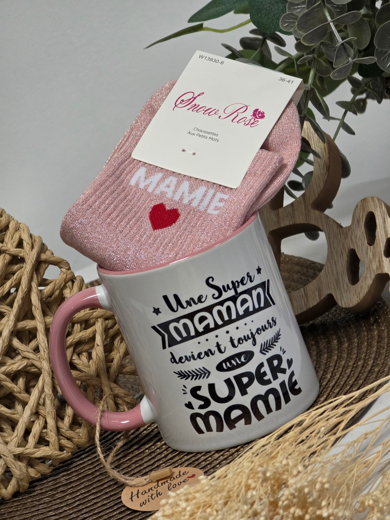 MUG SUPER MAMAN SUPER MAMIE AVEC SA CHAUSSETTE PAILLETEE