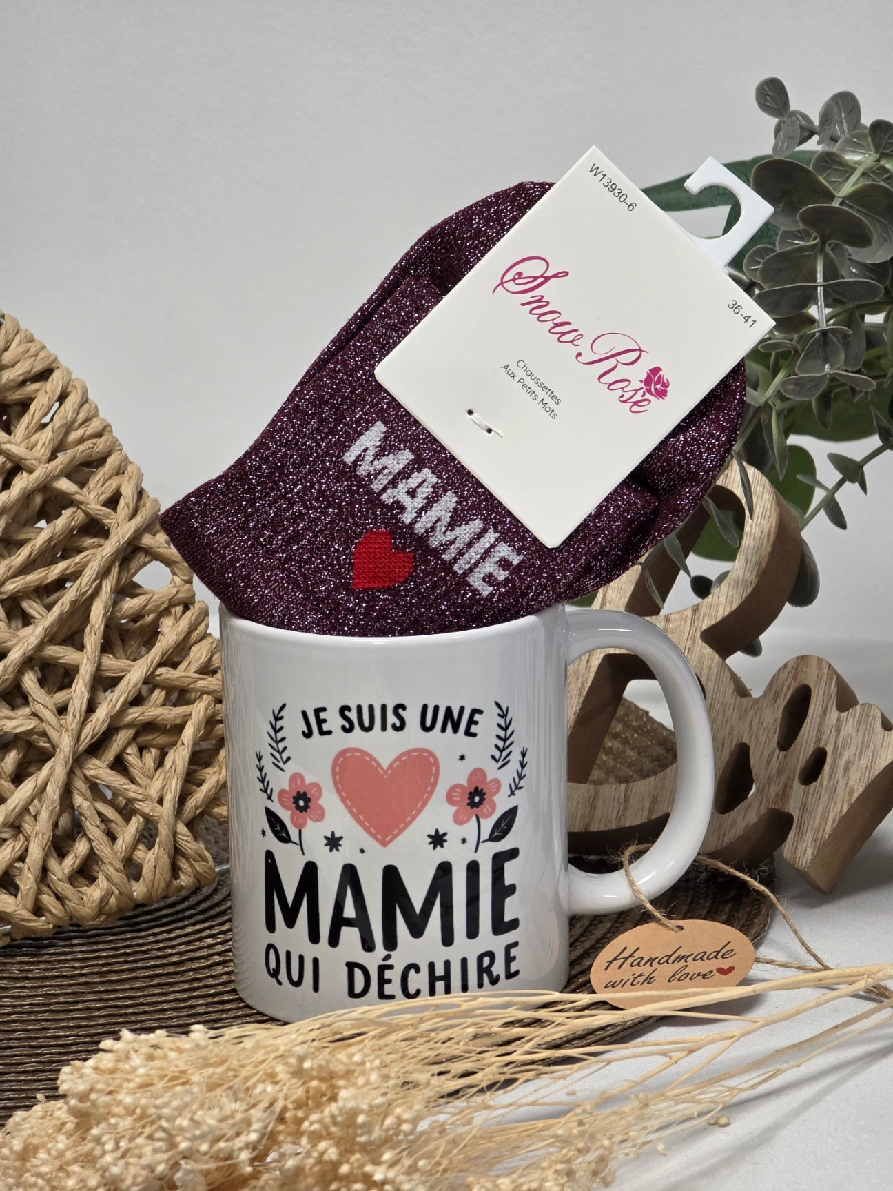 MUG UNE MAMIE QUI DECHIRE AVEC SA CHAUSSETTE PAILLETEE