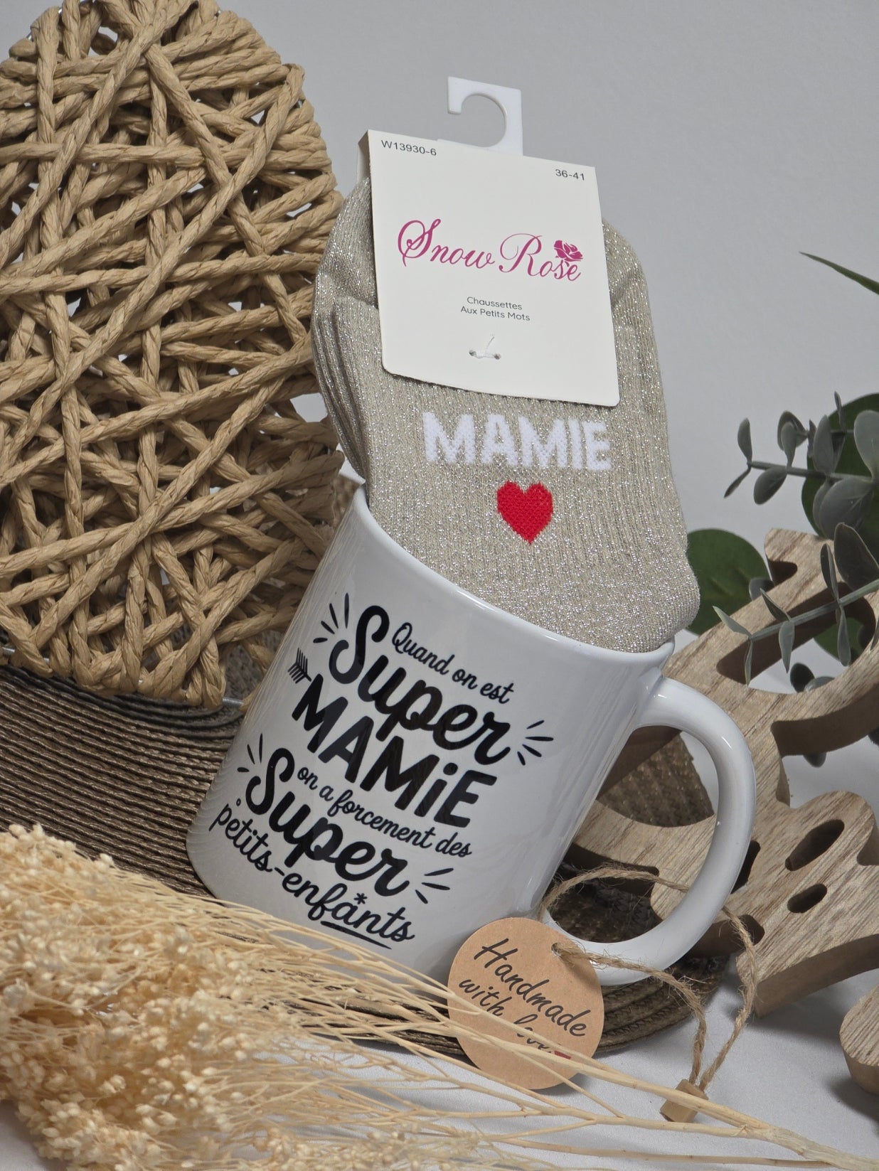 MUG SUPER MAMIE SUPER PETITS-ENFANTS AVEC SA CHAUSSETTE PAILLETEE