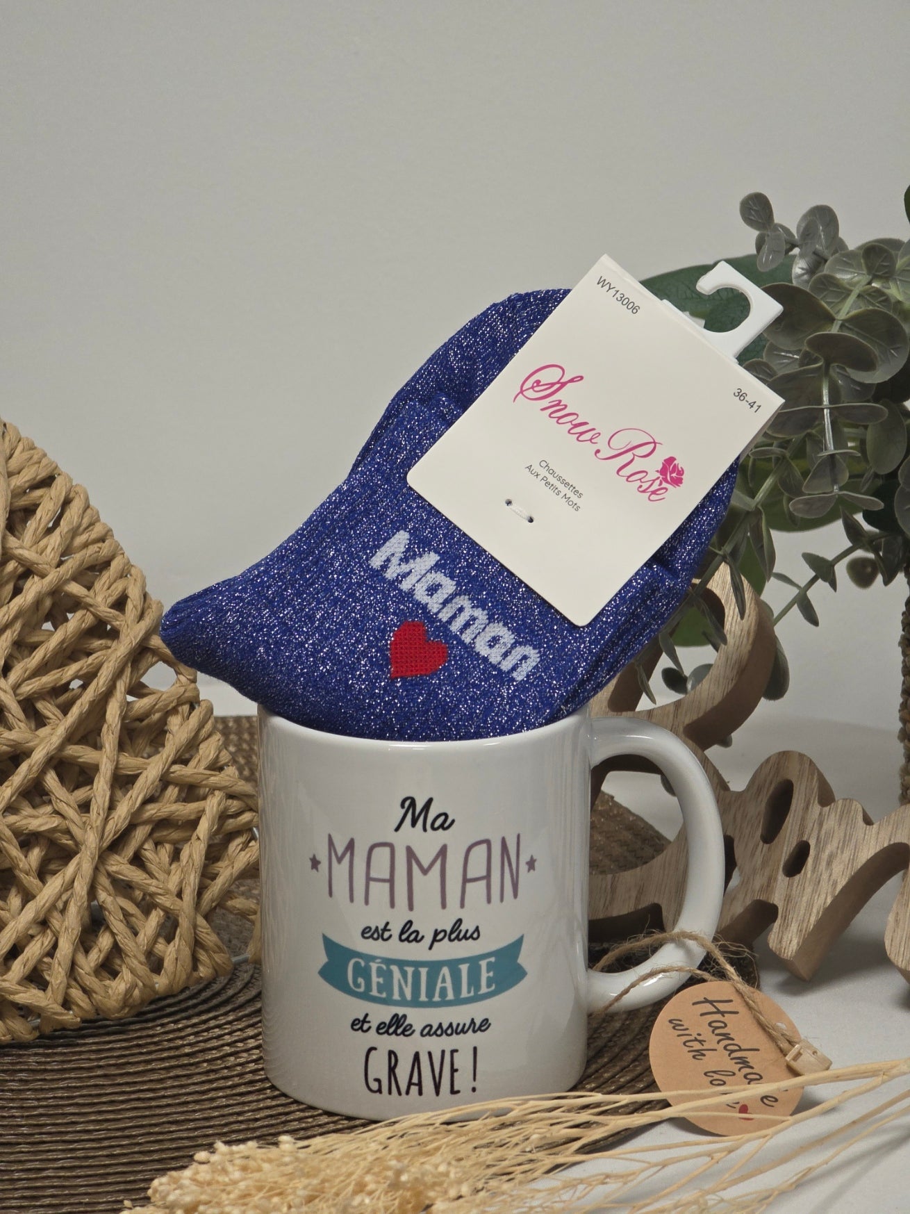 MUG MAMAN LA PLUS GENIALE AVEC SA CHAUSSETTE PAILLETEE