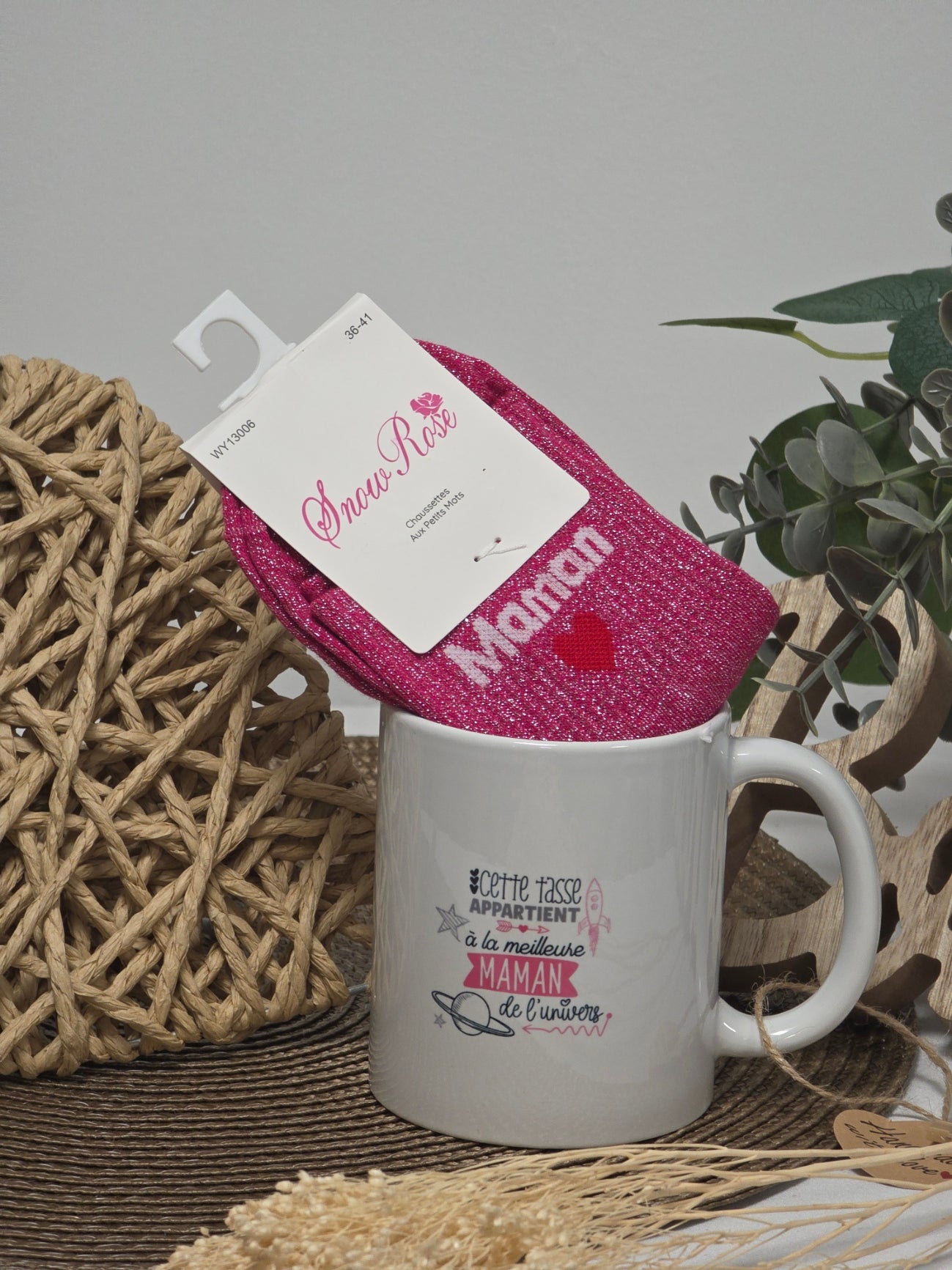 MUG MEILLEUR MAMAN DE L'UNIVERS AVEC SA CHAUSSETTE PAILLETEE