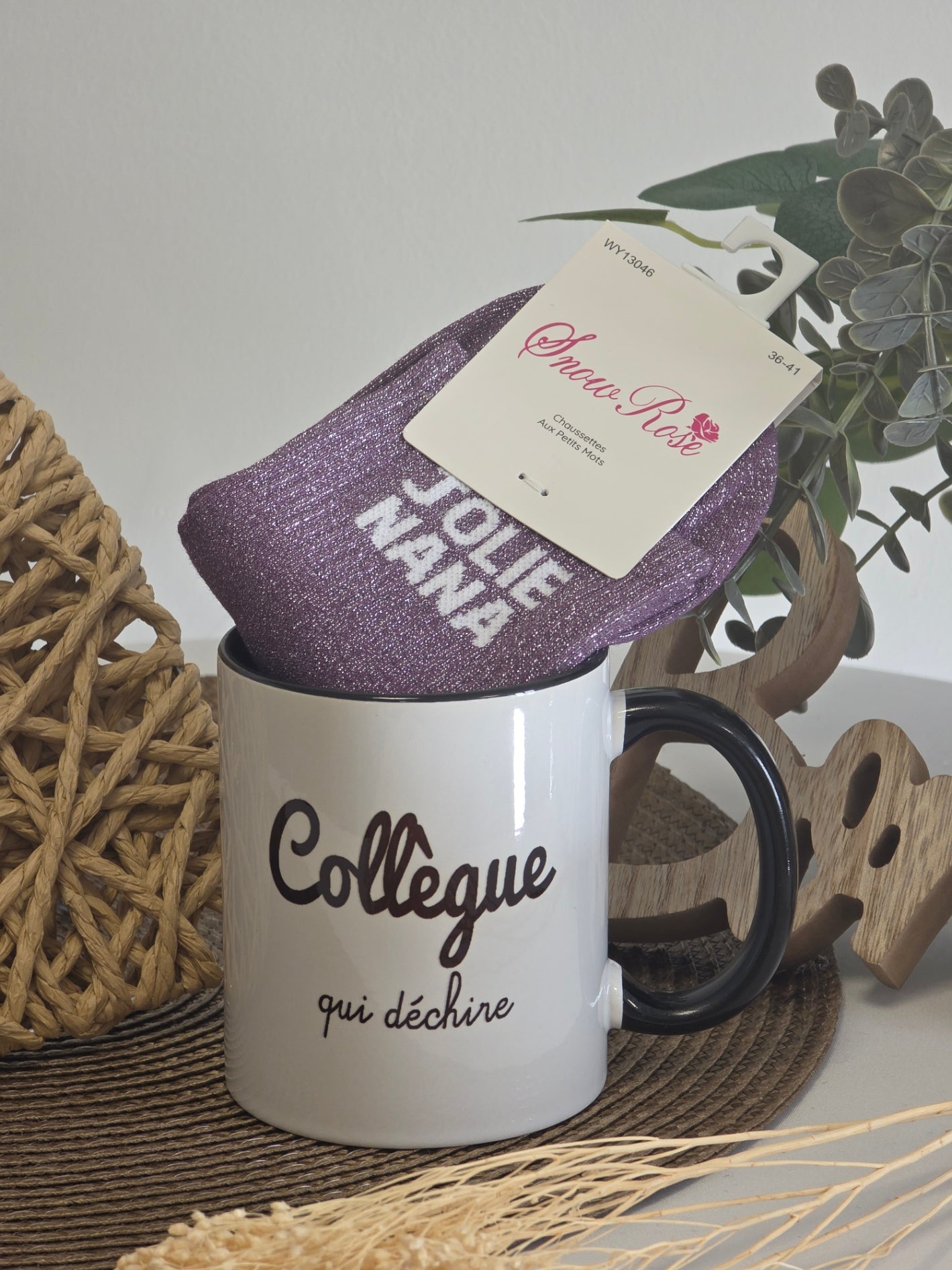 MUG COLLEGUE QUI DECHIRE AVEC SA CHAUSSETTE PAILLETEE