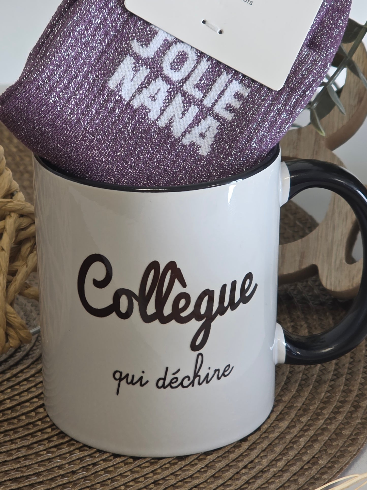 MUG COLLEGUE QUI DECHIRE AVEC SA CHAUSSETTE PAILLETEE