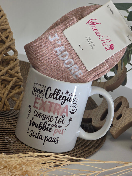 MUG UNE COLLEGUE EXTRA AVEC SA CHAUSSETTE PAILLETEE