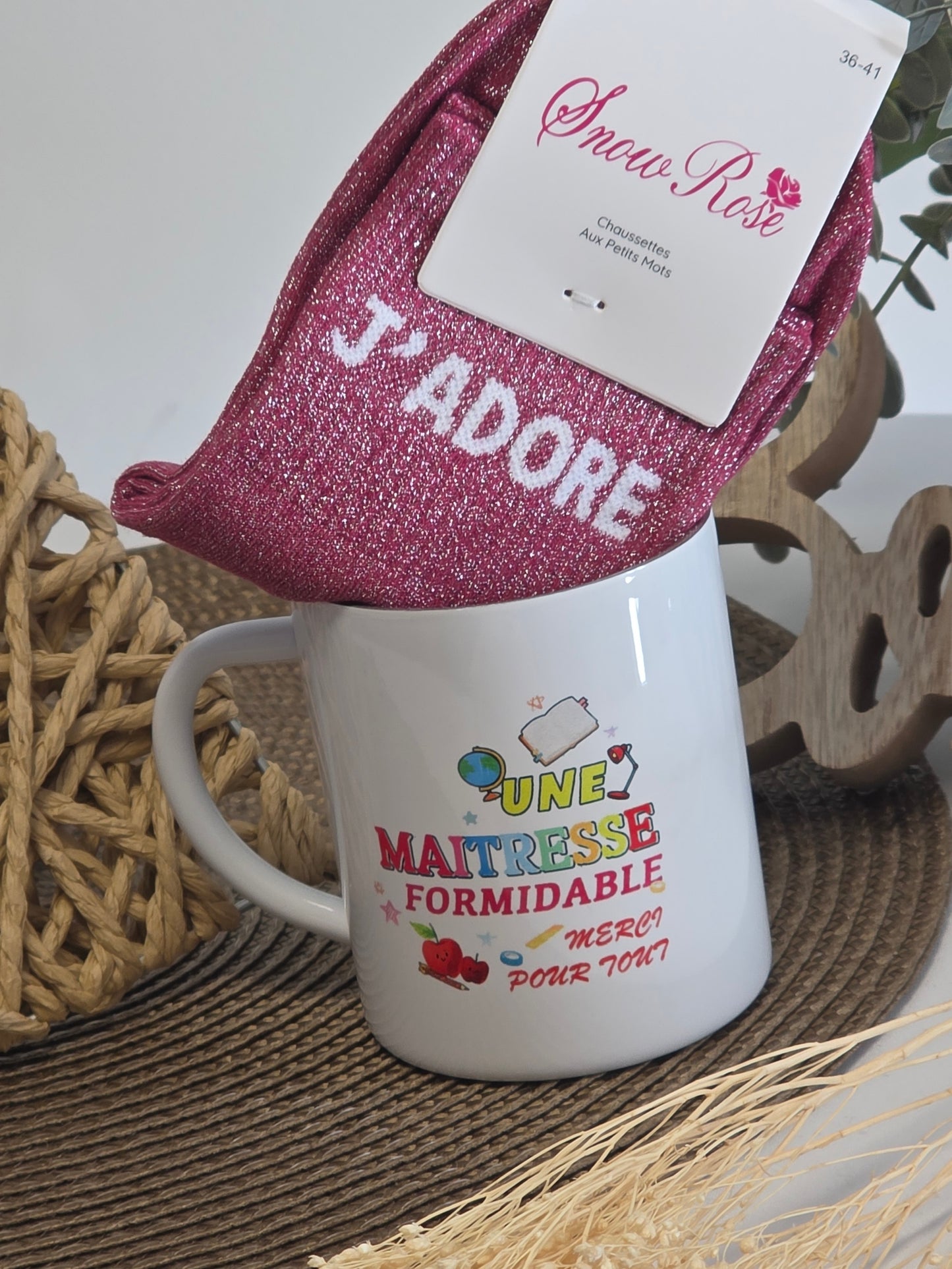 MUG MAITRESSE FORMIDABLE AVEC SA CHAUSSETTE PAILLETEE
