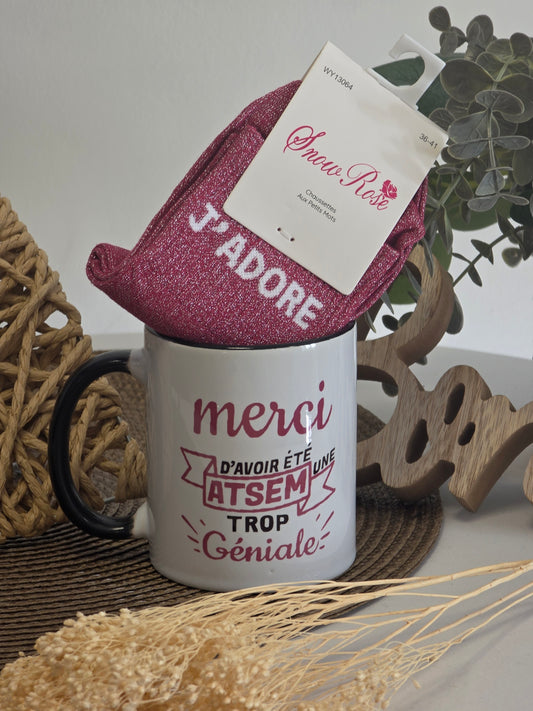 MUG ATSEM TROP GENIALE AVEC SA CHAUSSETTE PAILLETEE