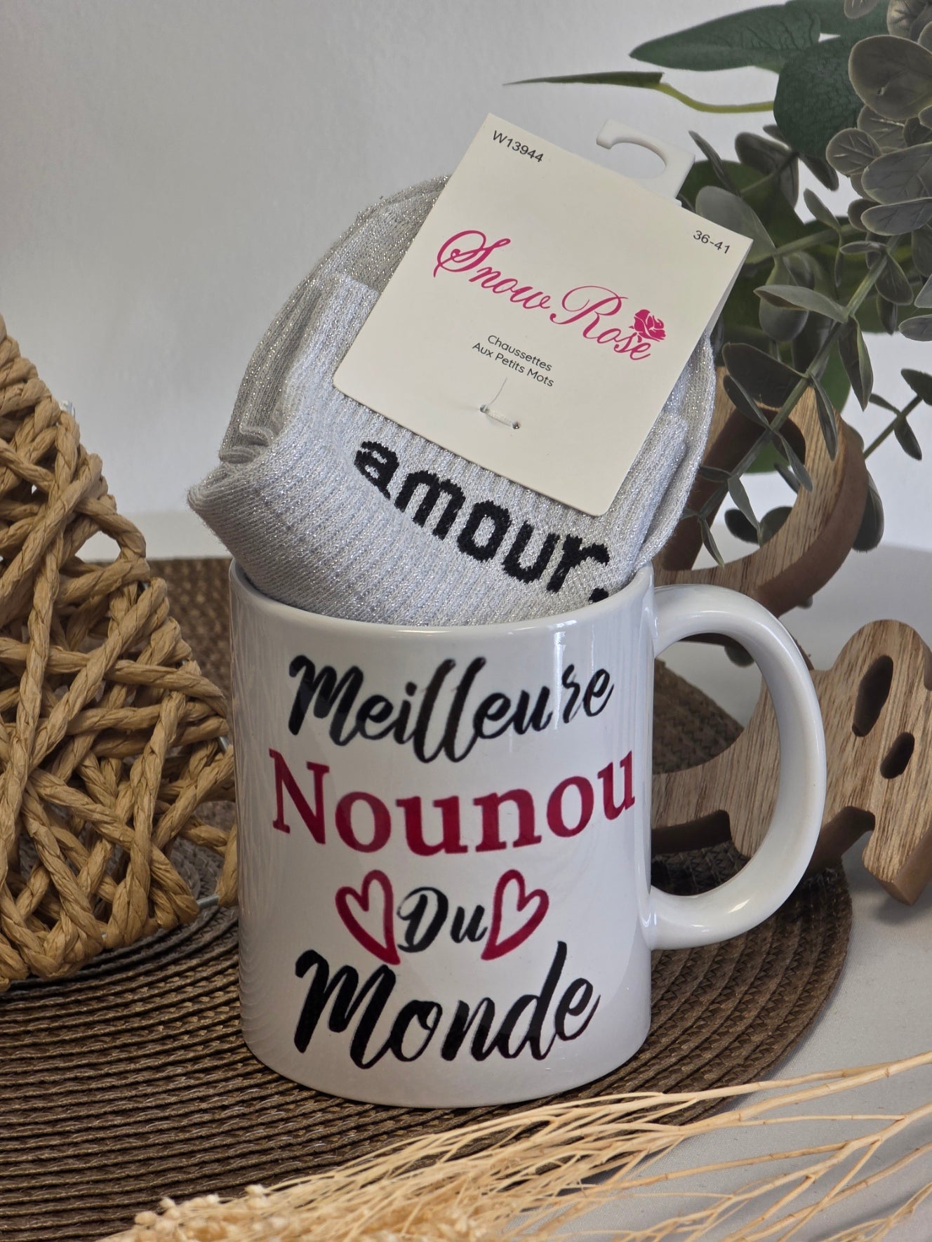 MUG MEILLEURE NOUNOU DU MONDE AVEC SA CHAUSSETTE PAILLETEE