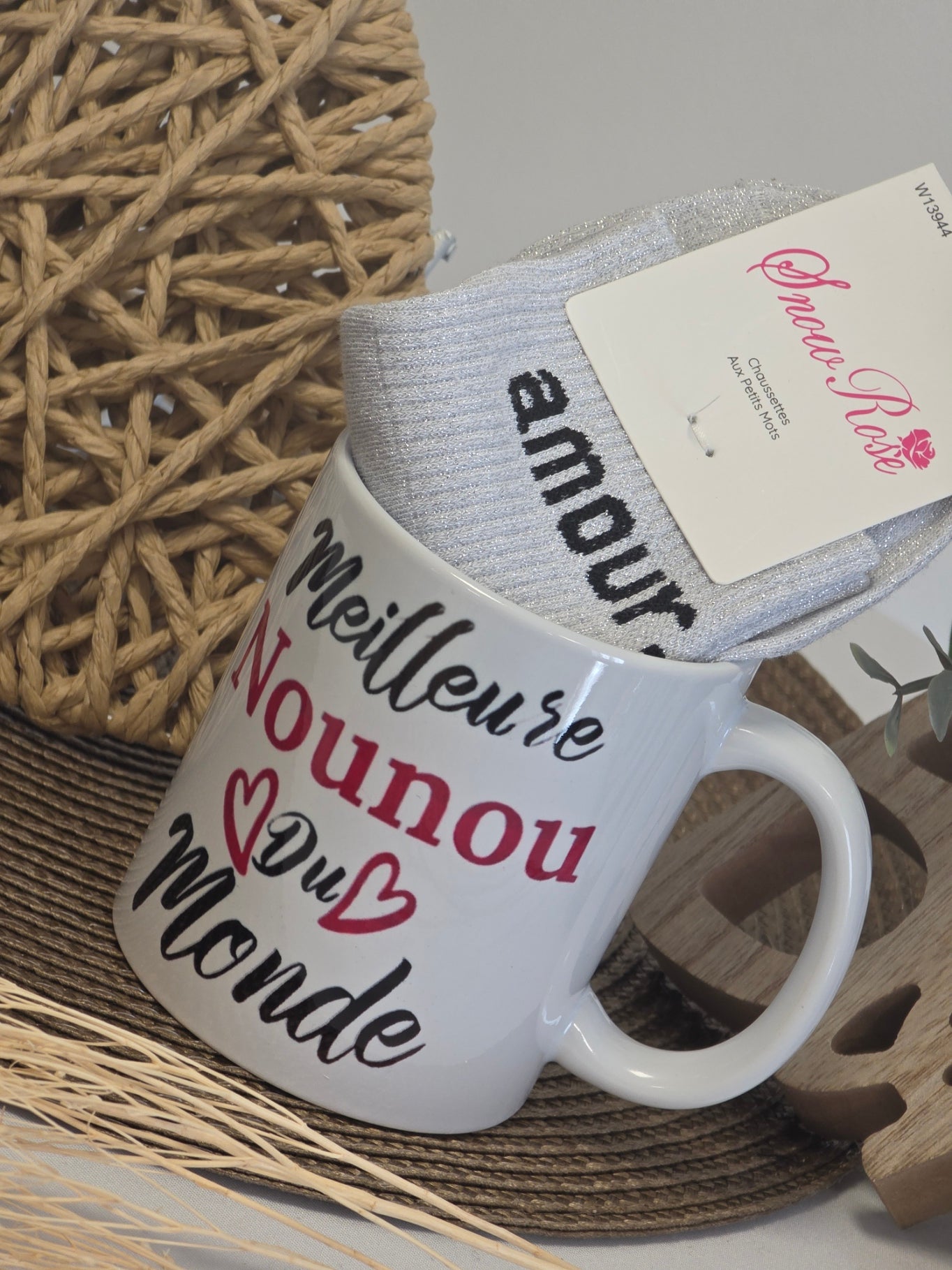 MUG MEILLEURE NOUNOU DU MONDE AVEC SA CHAUSSETTE PAILLETEE