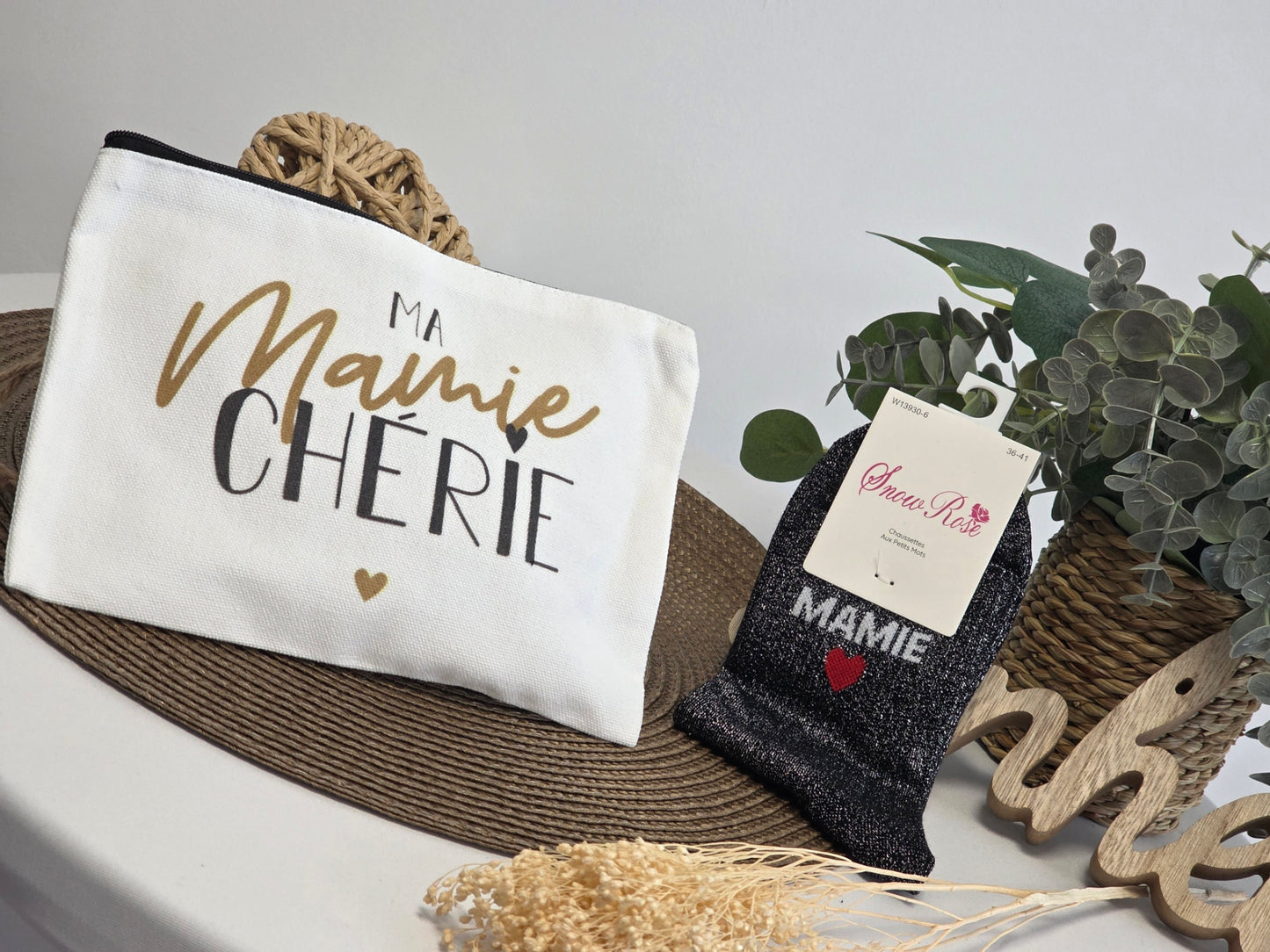 POCHETTE " MA MAMIE CHERIE " AVEC SA CHAUSSETTE PAILLETEE NOIR
