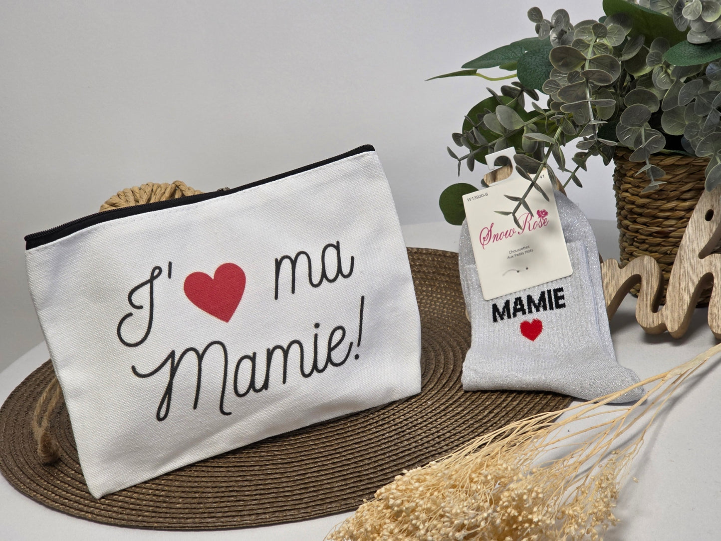 POCHETTE " J'AIME MA MAMIE " AVEC SA CHAUSSETTE PAILLETEE GRISE