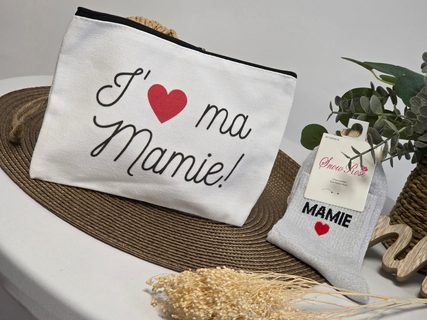 POCHETTE " J'AIME MA MAMIE " AVEC SA CHAUSSETTE PAILLETEE GRISE