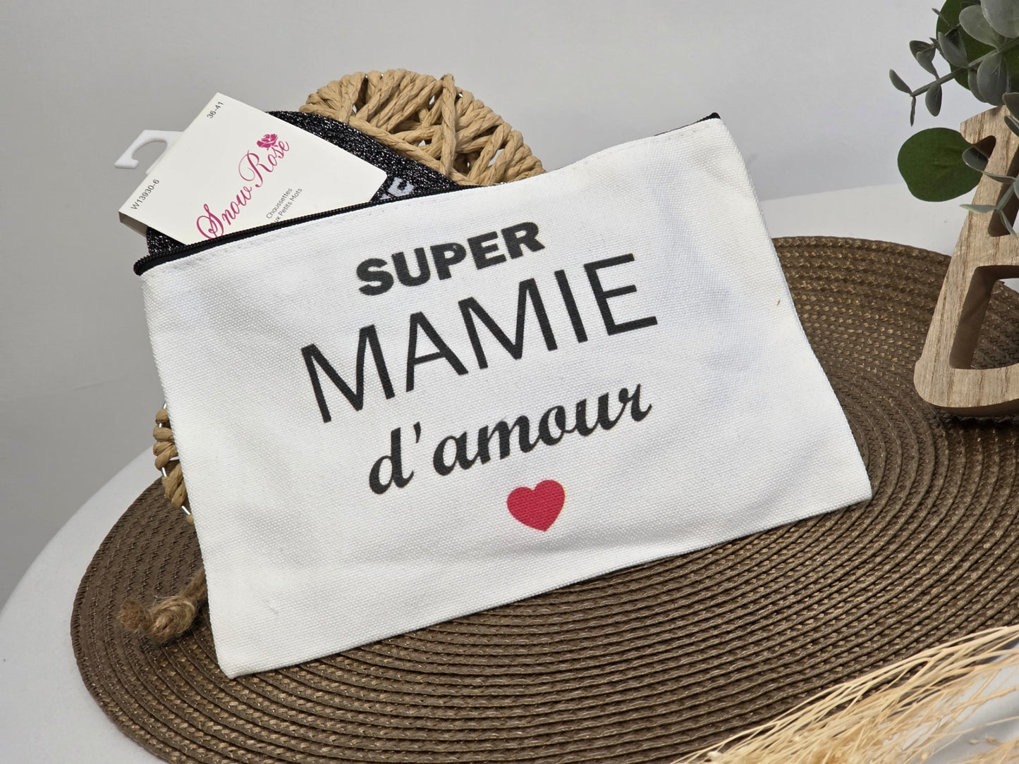 POCHETTE " SUPER MAMIE D'AMOUR " AVEC SA CHAUSSETTE PAILLETEE NOIR