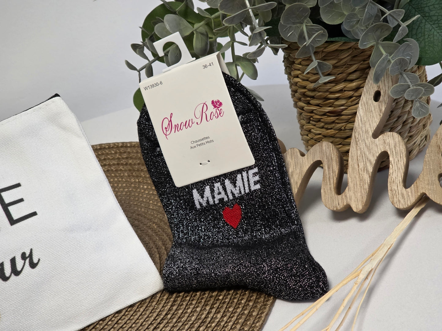 POCHETTE " SUPER MAMIE D'AMOUR " AVEC SA CHAUSSETTE PAILLETEE NOIR