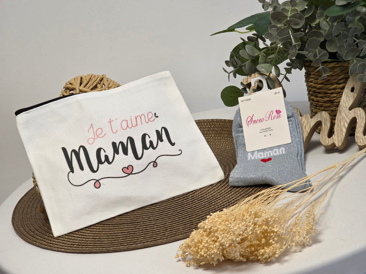 POCHETTE " JE T'AIME MAMAN " AVEC SA CHAUSSETTE PAILLETEE GRIS