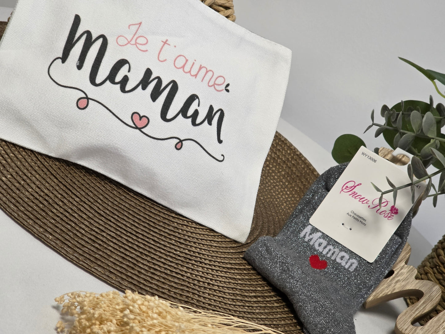 POCHETTE " JE T'AIME MAMAN " AVEC SA CHAUSSETTE PAILLETEE GRIS FONCE
