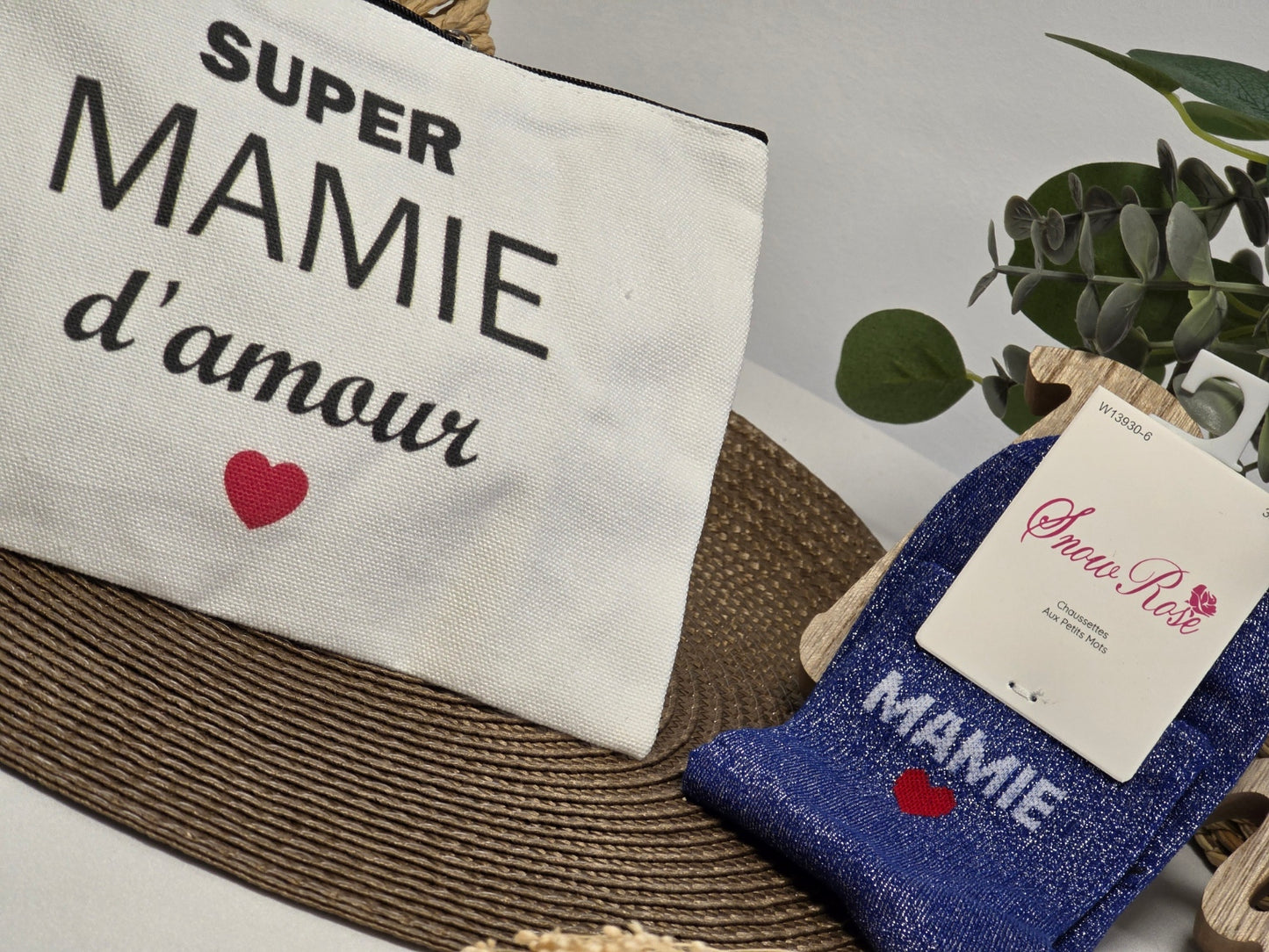 POCHETTE " SUPER MAMIE D'AMOUR " AVEC SA CHAUSSETTE PAILLETEE BLEU
