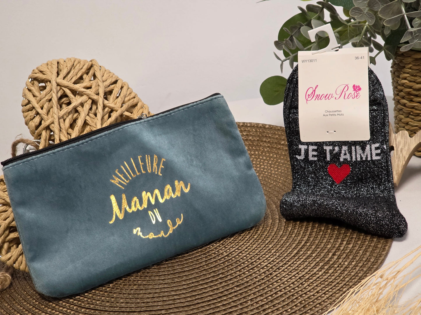 POCHETTE " MEILLEUR MAMAN DU MONDE "  AVEC SA CHAUSSETTE PAILLETEE NOIR