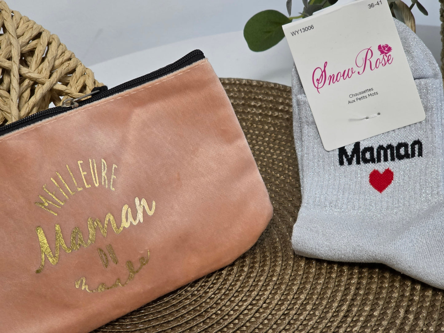 POCHETTE " MEILLEUR MAMAN DU MONDE " AVEC SA CHAUSSETTE PAILLETEE