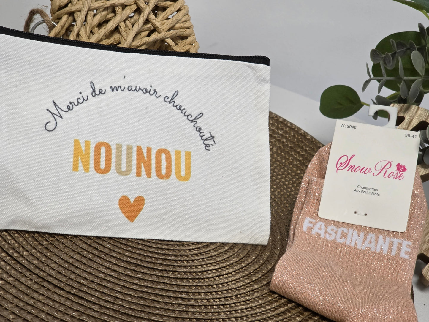 POCHETTE " MERCI NOUNOU" AVEC SA CHAUSSETTE PAILLETEE PECHE