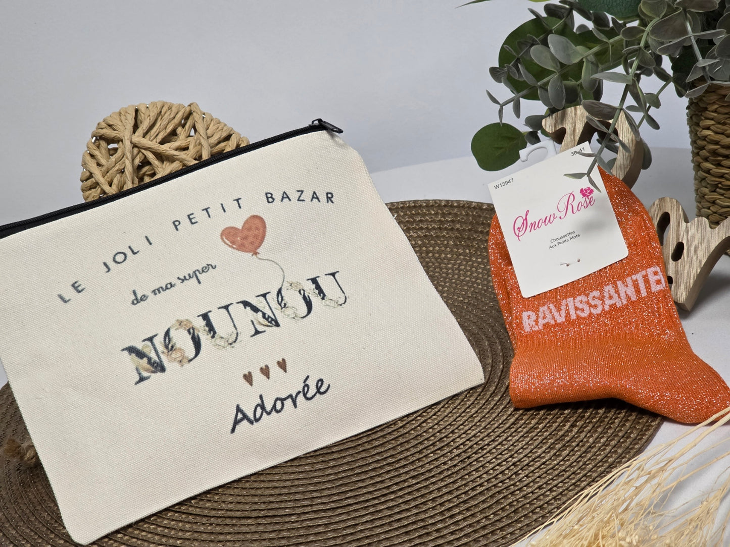 POCHETTE " NOUNOU ADOREE" AVEC SA CHAUSSETTE PAILLETEE ORANGE