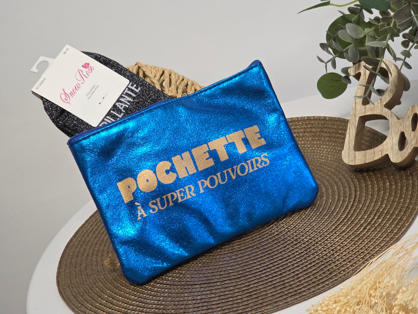 POCHETTE " A SUPER POUVOIRS " AVEC SA CHAUSSETTE PAILLETEE NOIR
