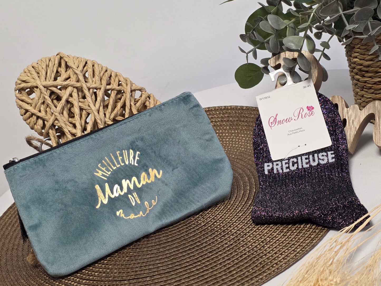 POCHETTE " MEILLEUR MAMAN DU MONDE "  AVEC SA CHAUSSETTE PAILLETEE NOIR