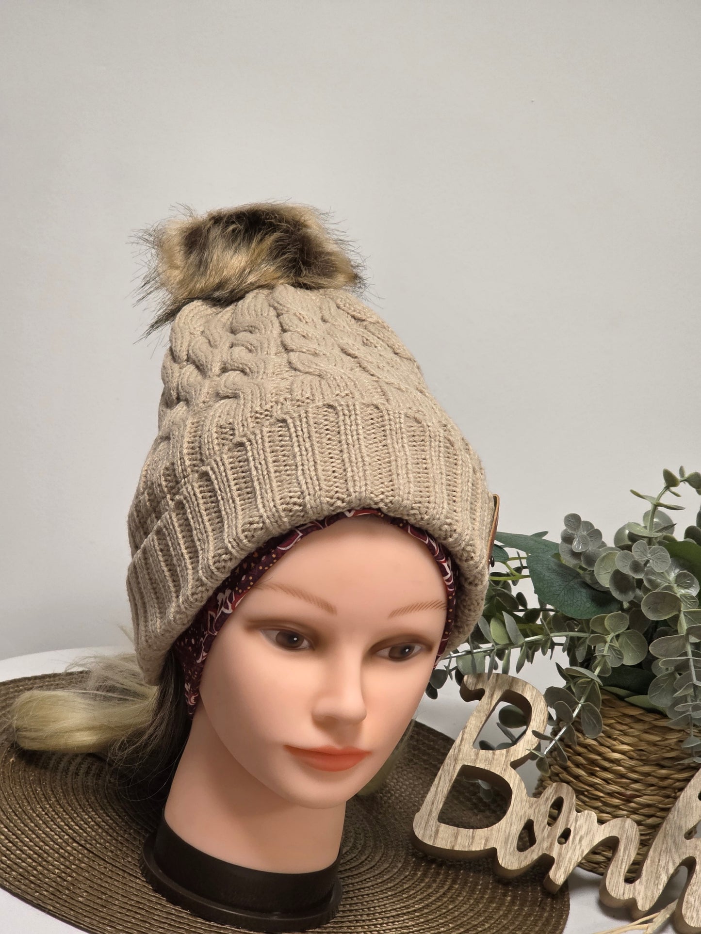Nos Bonnets Torsadé Beige à Pompon