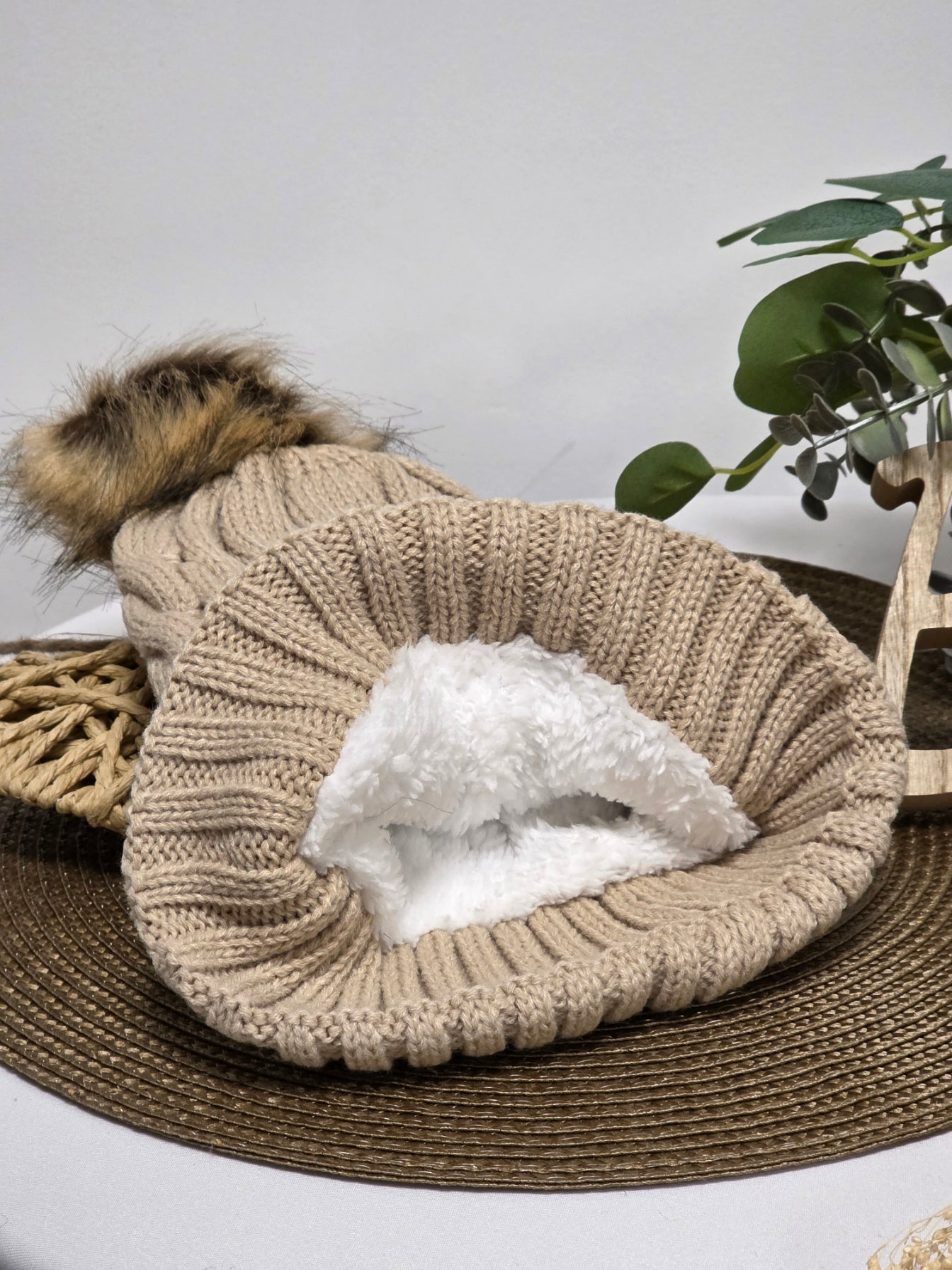 Nos Bonnets Torsadé Beige à Pompon