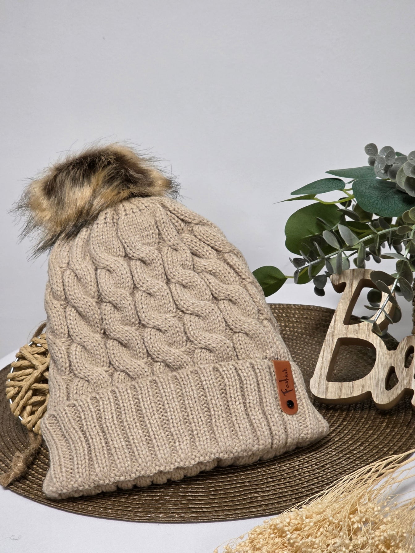 Nos Bonnets Torsadé Beige à Pompon
