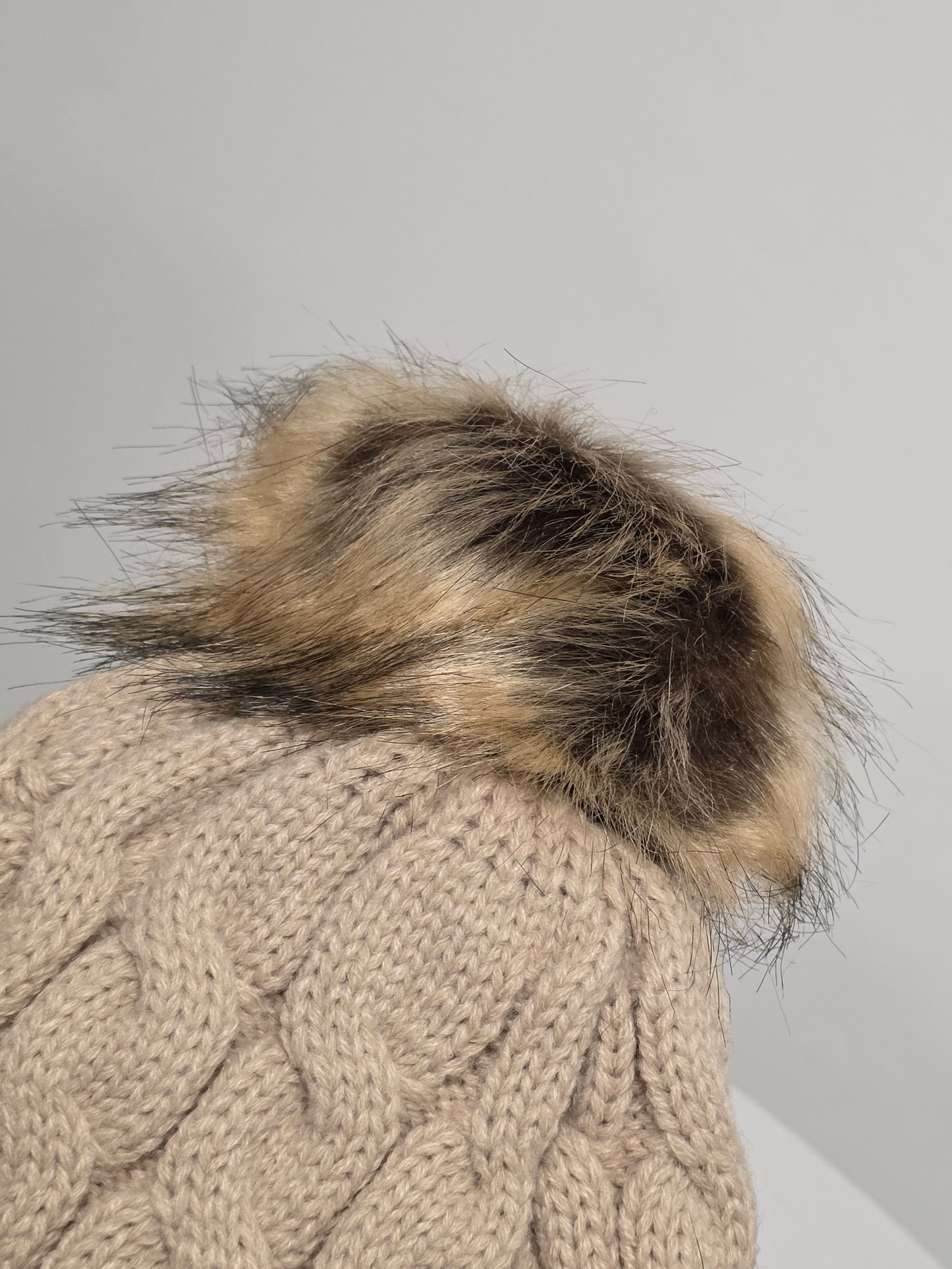 Nos Bonnets Torsadé Beige à Pompon