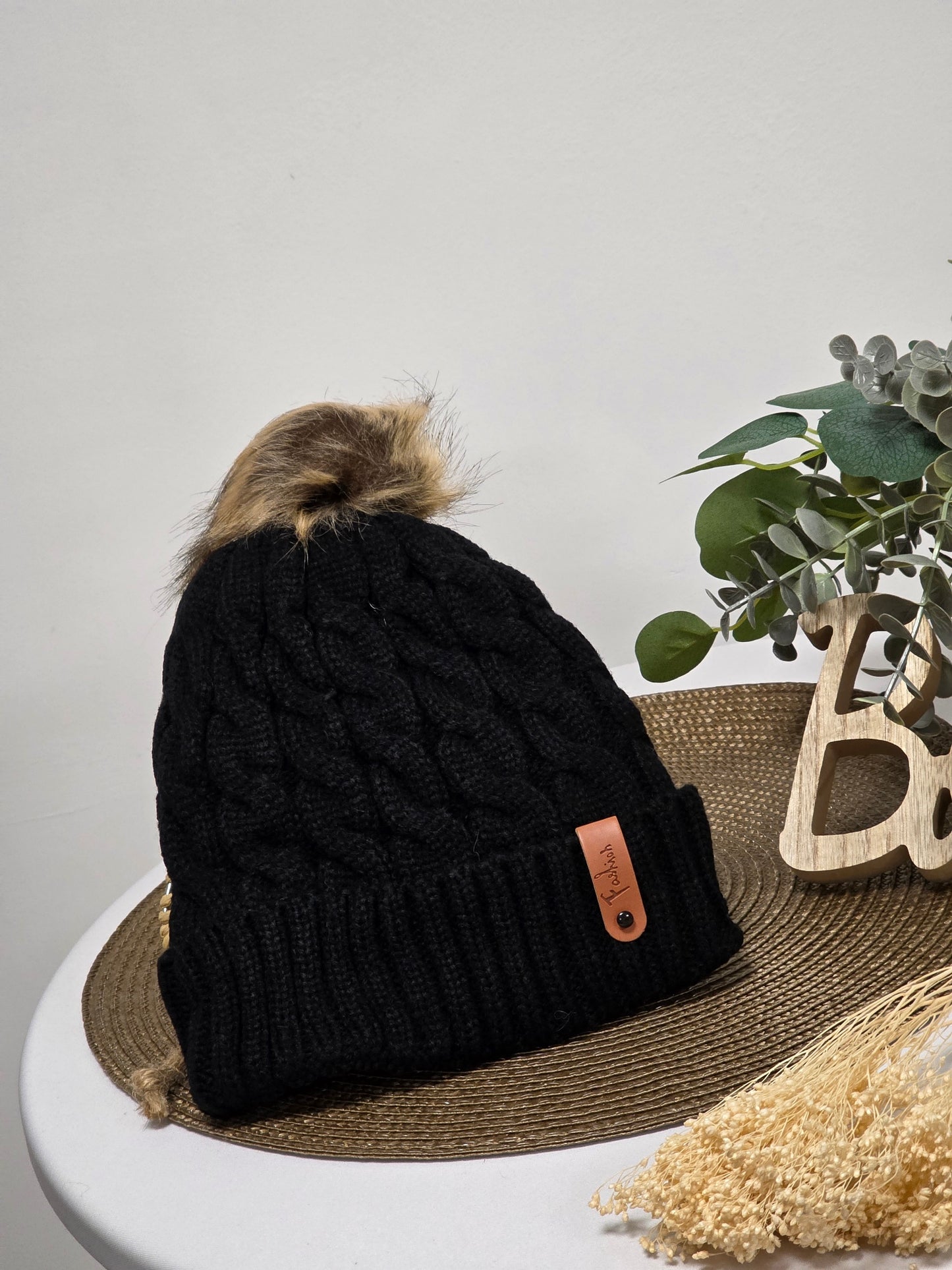 Nos Bonnets Torsadé Noir à Pompon