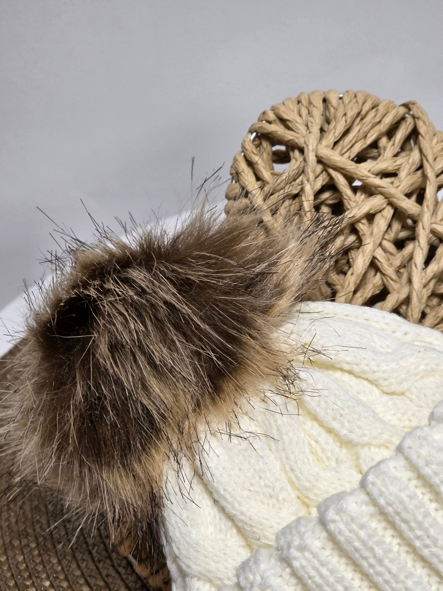 Nos Bonnets Torsadé Blanc à Pompon