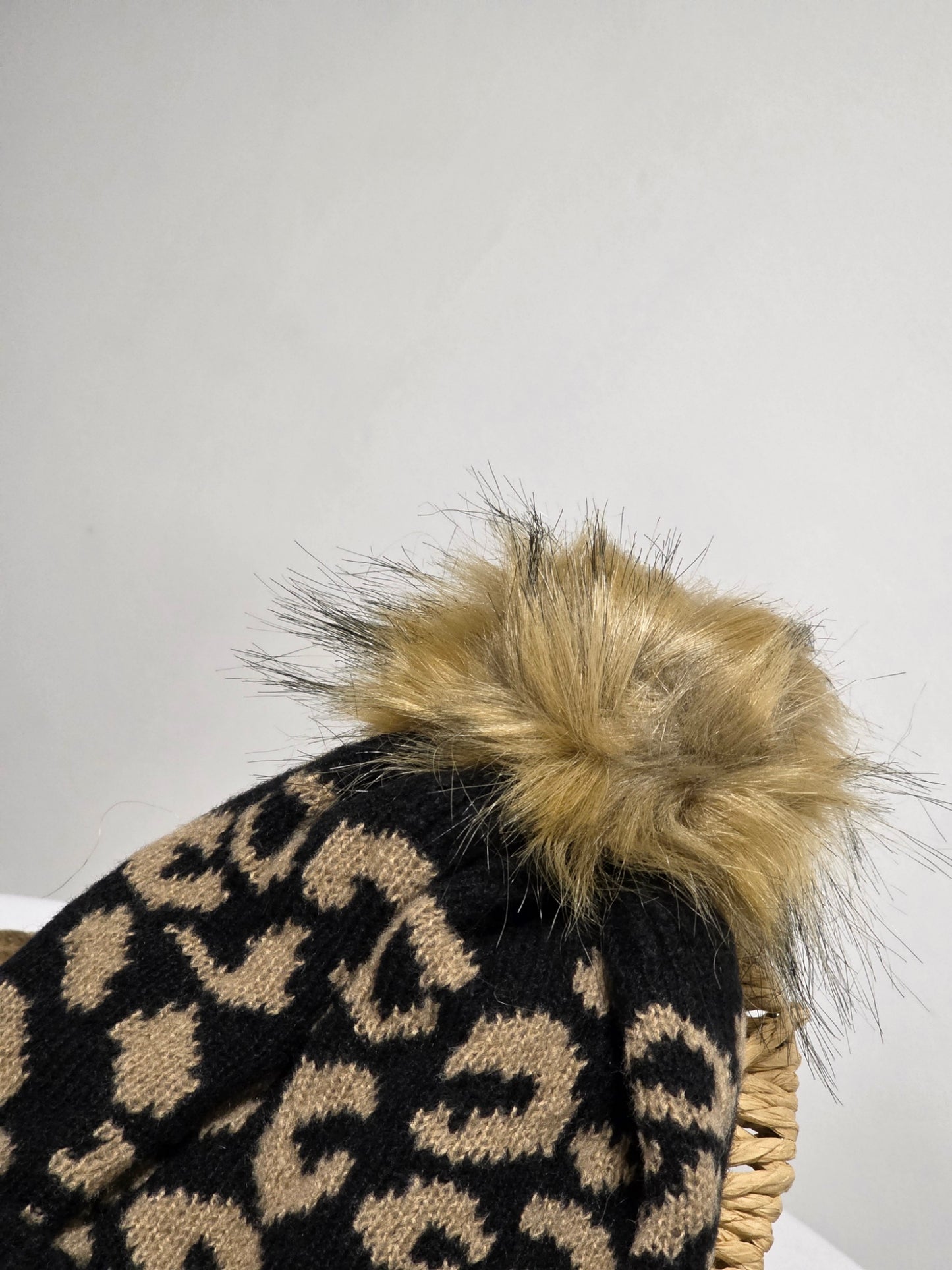 Nos Bonnets Imprimé Léopard Noir à Pompon