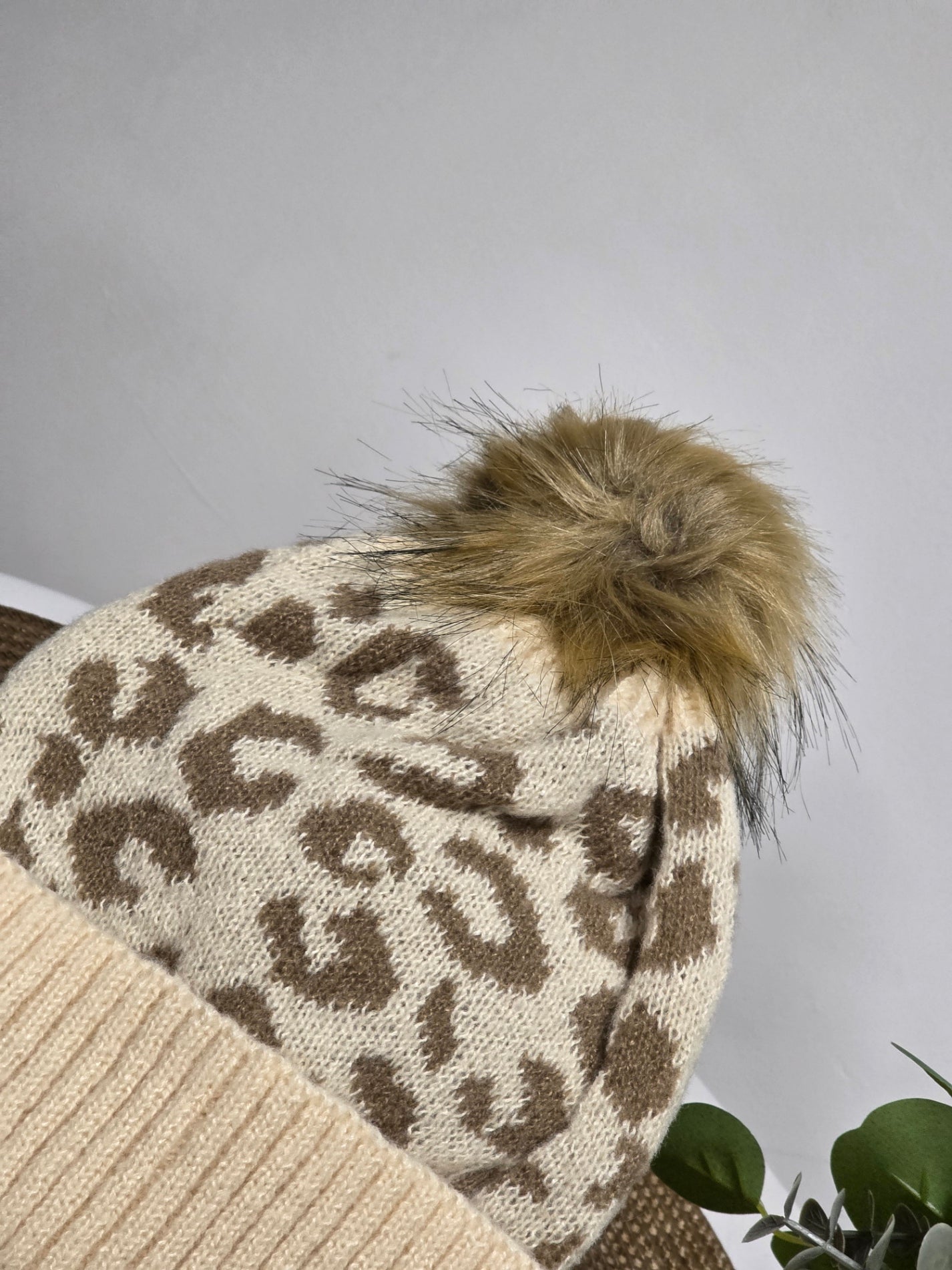 Nos Bonnets Imprimé Léopard Beige à Pompon