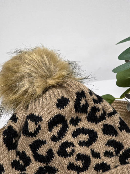 Nos Bonnets Imprimé Léopard Camel à Pompon