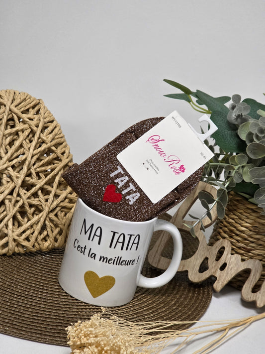 MUG MA TATA C'EST LA MEILLEURE AVEC SA CHAUSSETTE PAILLETEE