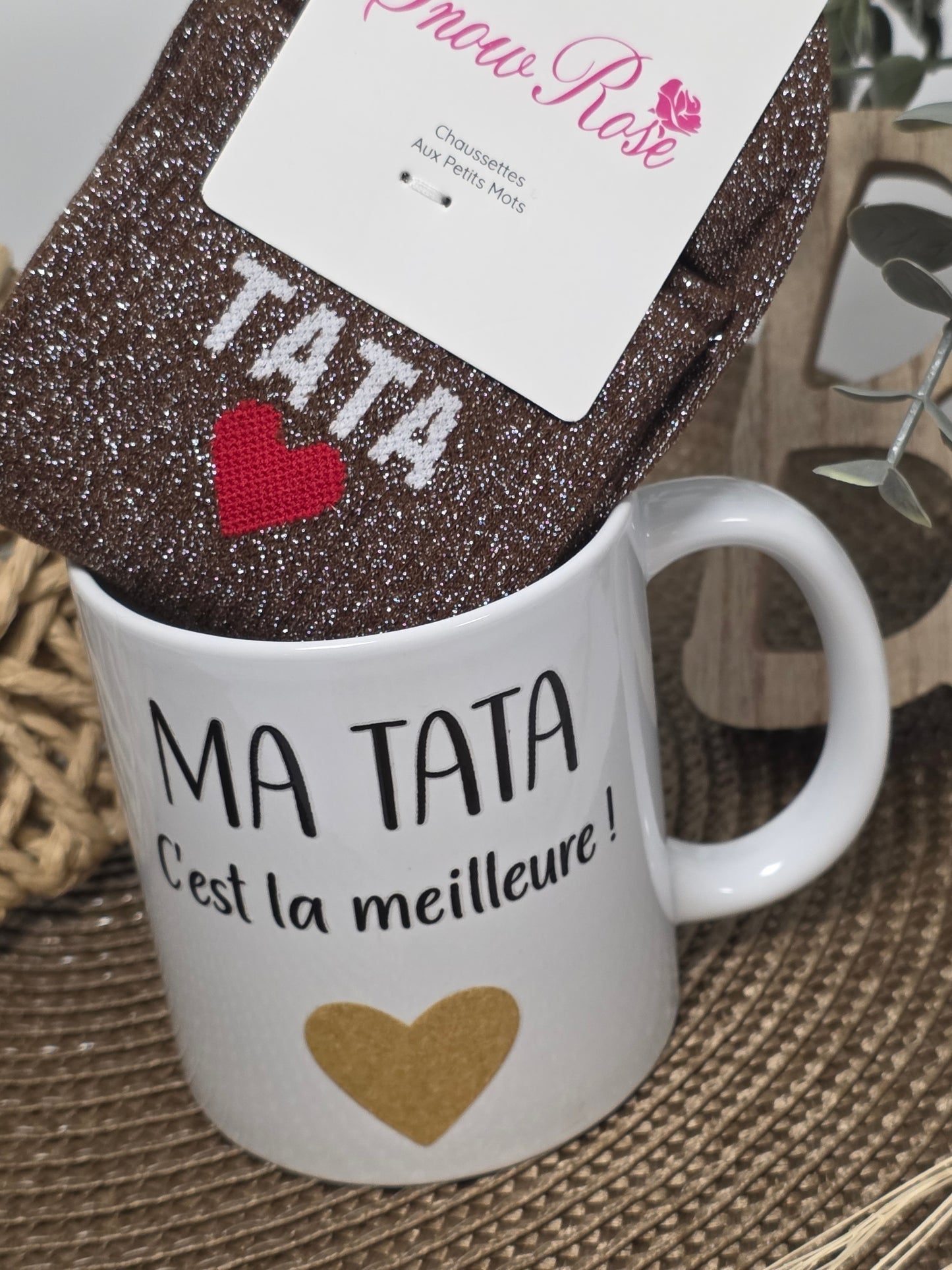 MUG MA TATA C'EST LA MEILLEURE AVEC SA CHAUSSETTE PAILLETEE