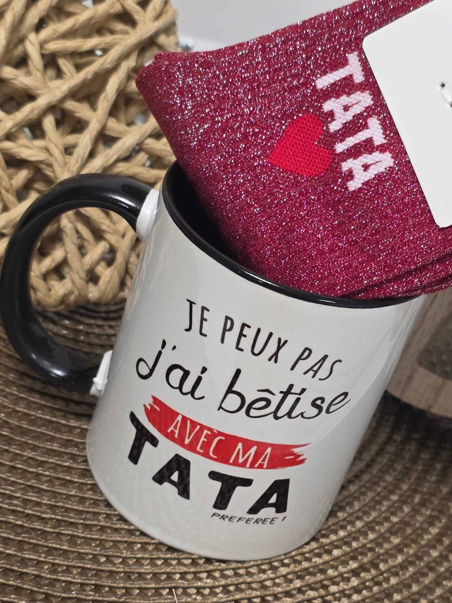 MUG BETISE AVEC MA TATA PREFEREE AVEC SA CHAUSSETTE PAILLETEE