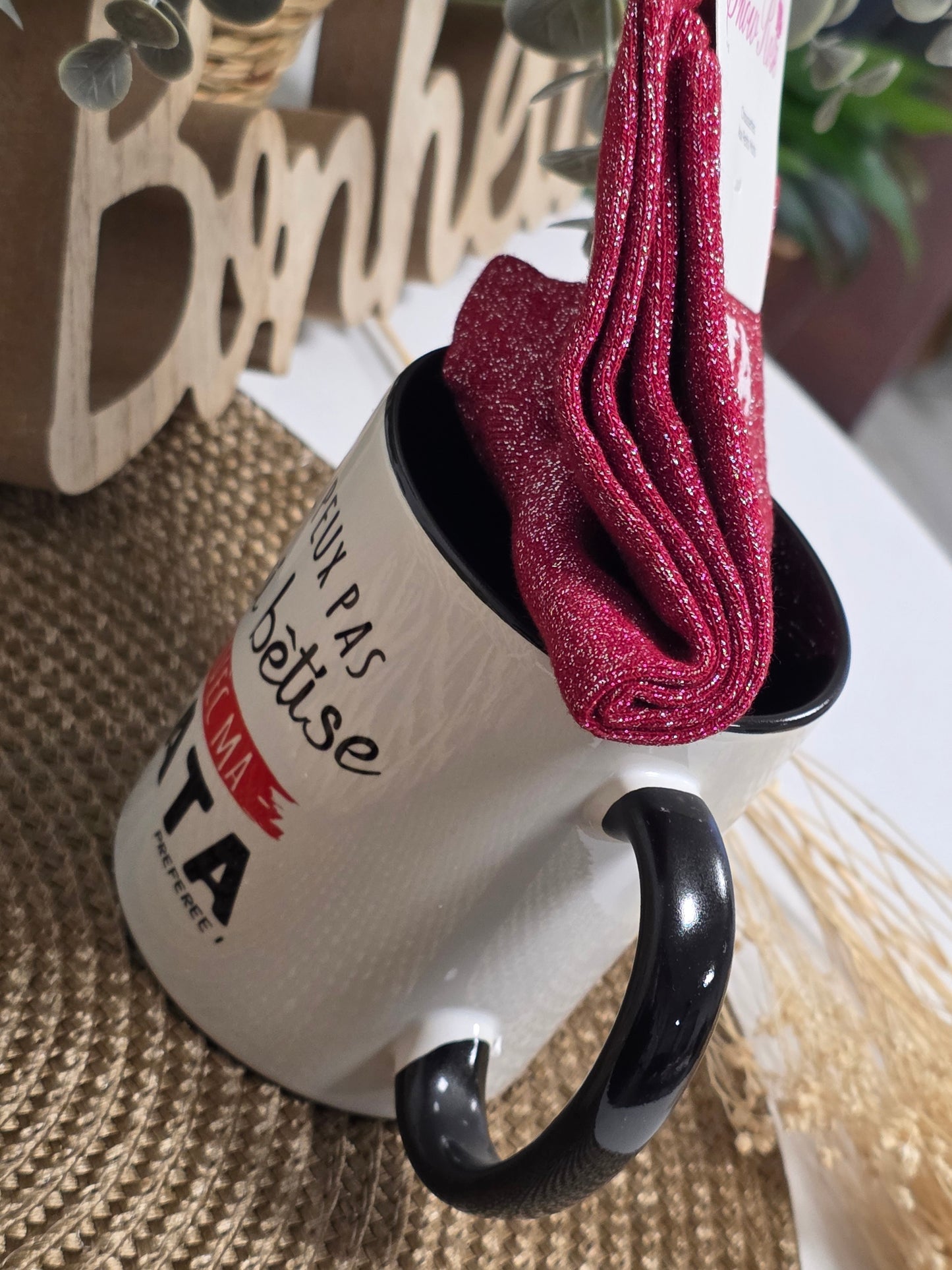 MUG BETISE AVEC MA TATA PREFEREE AVEC SA CHAUSSETTE PAILLETEE