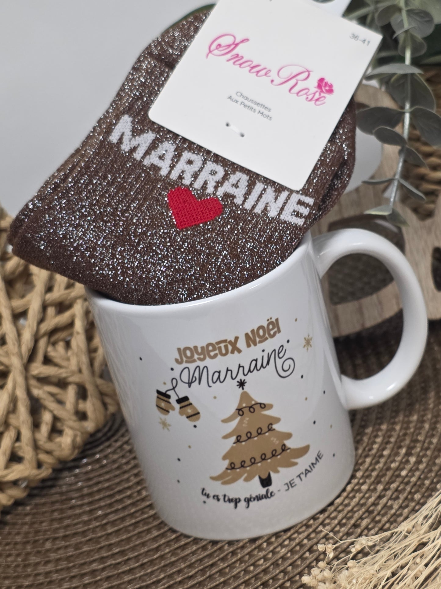 MUG JOYEUX NOEL MARRAINE AVEC SA CHAUSSETTE PAILLETEE