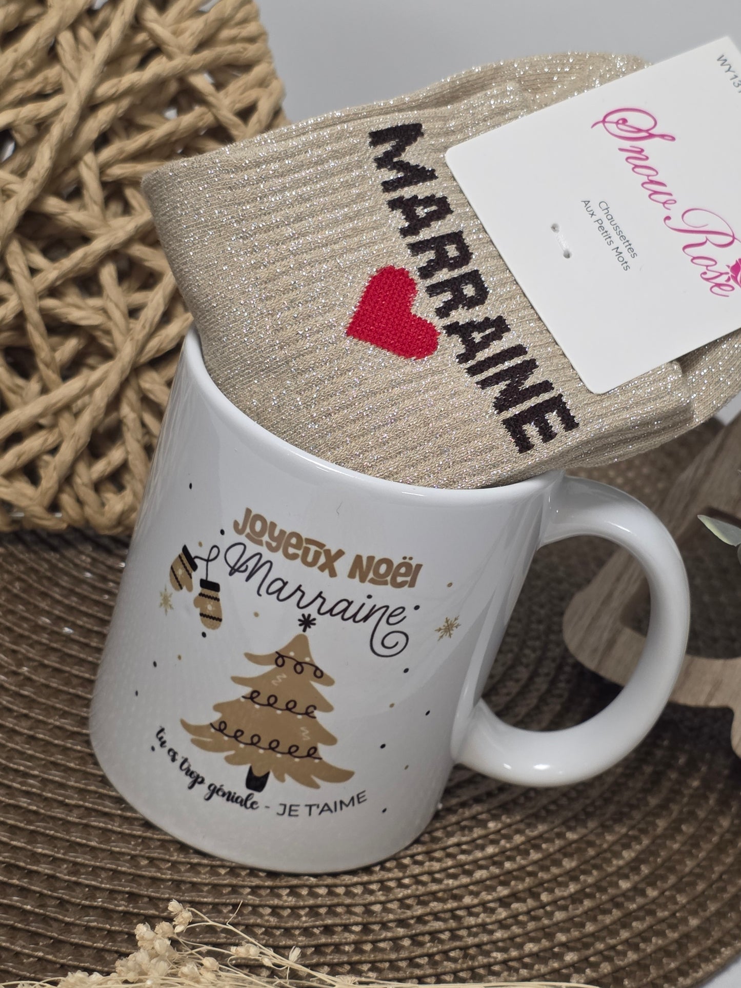 MUG JOYEUX NOEL MARRAINE AVEC SA CHAUSSETTE PAILLETEE