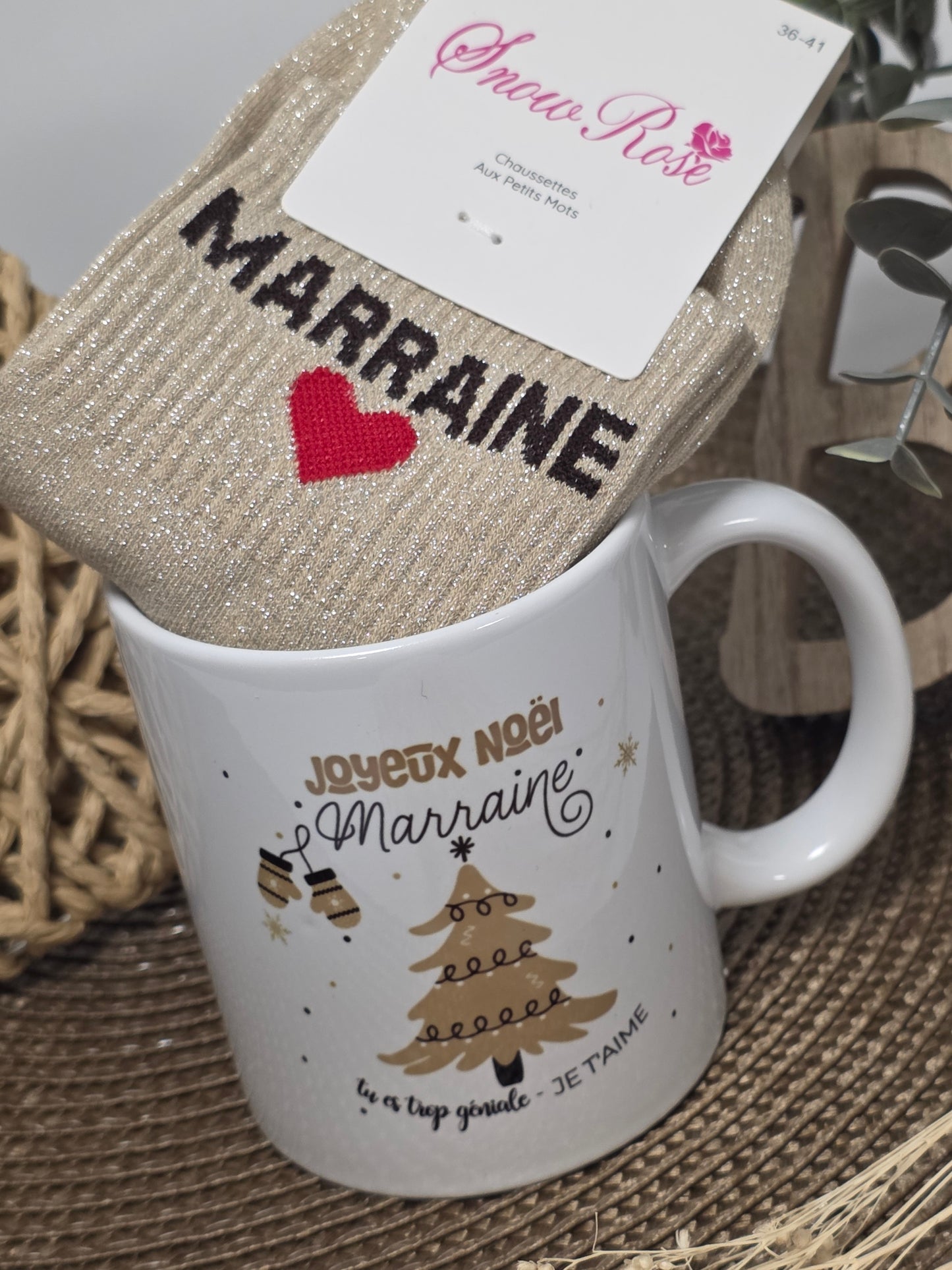 MUG JOYEUX NOEL MARRAINE AVEC SA CHAUSSETTE PAILLETEE