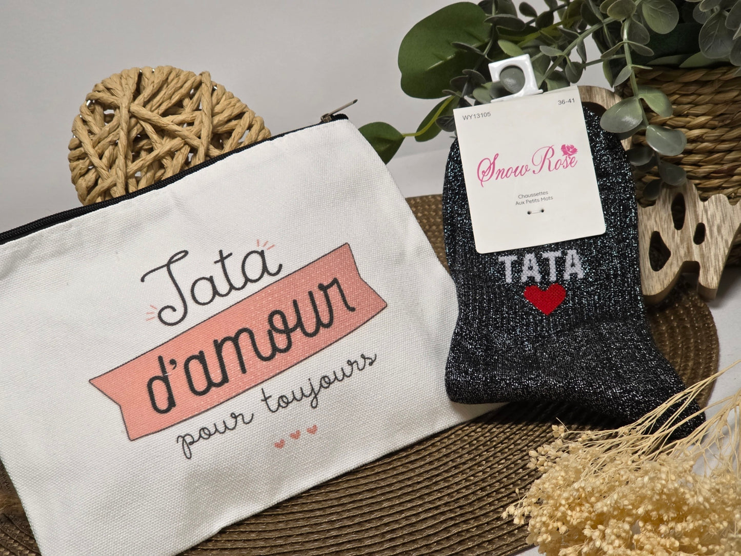 POCHETTE " TATA D'AMOUR POUR TOUJOURS " AVEC SA CHAUSSETTE PAILLETEE NOIR