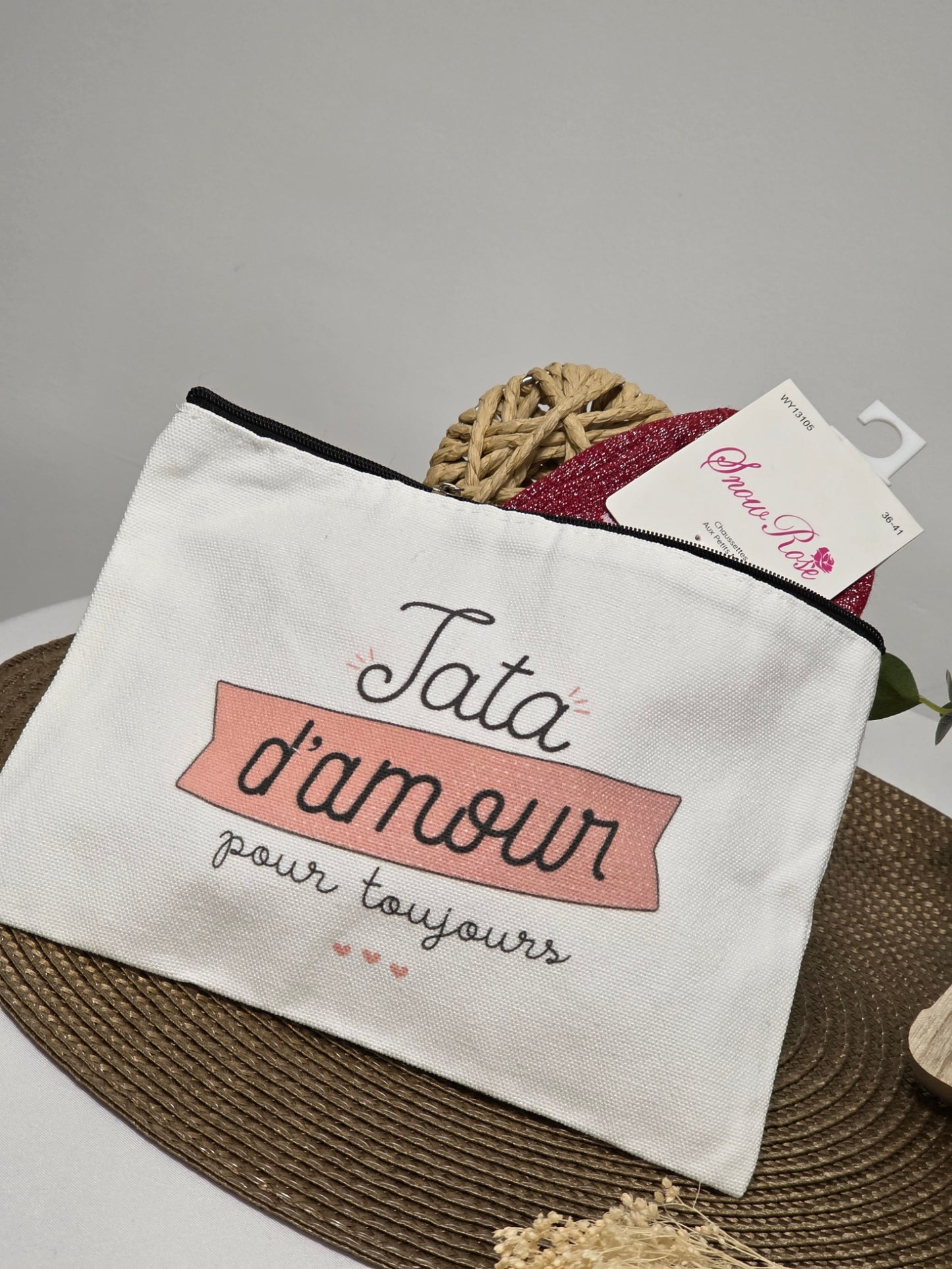 POCHETTE " TATA D'AMOUR POUR TOUJOURS " AVEC SA CHAUSSETTE PAILLETEE BORDEAUX