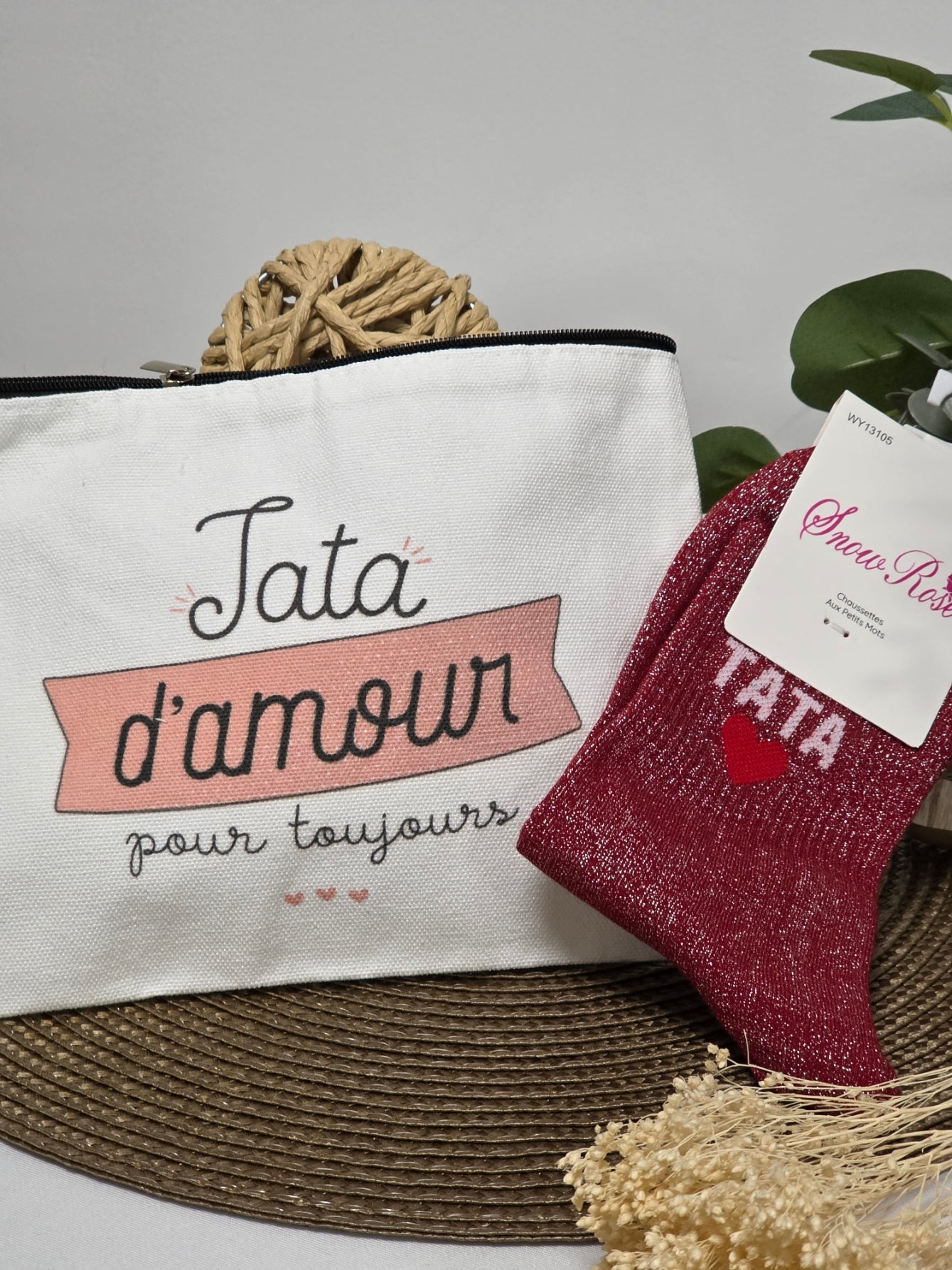 POCHETTE " TATA D'AMOUR POUR TOUJOURS " AVEC SA CHAUSSETTE PAILLETEE BORDEAUX